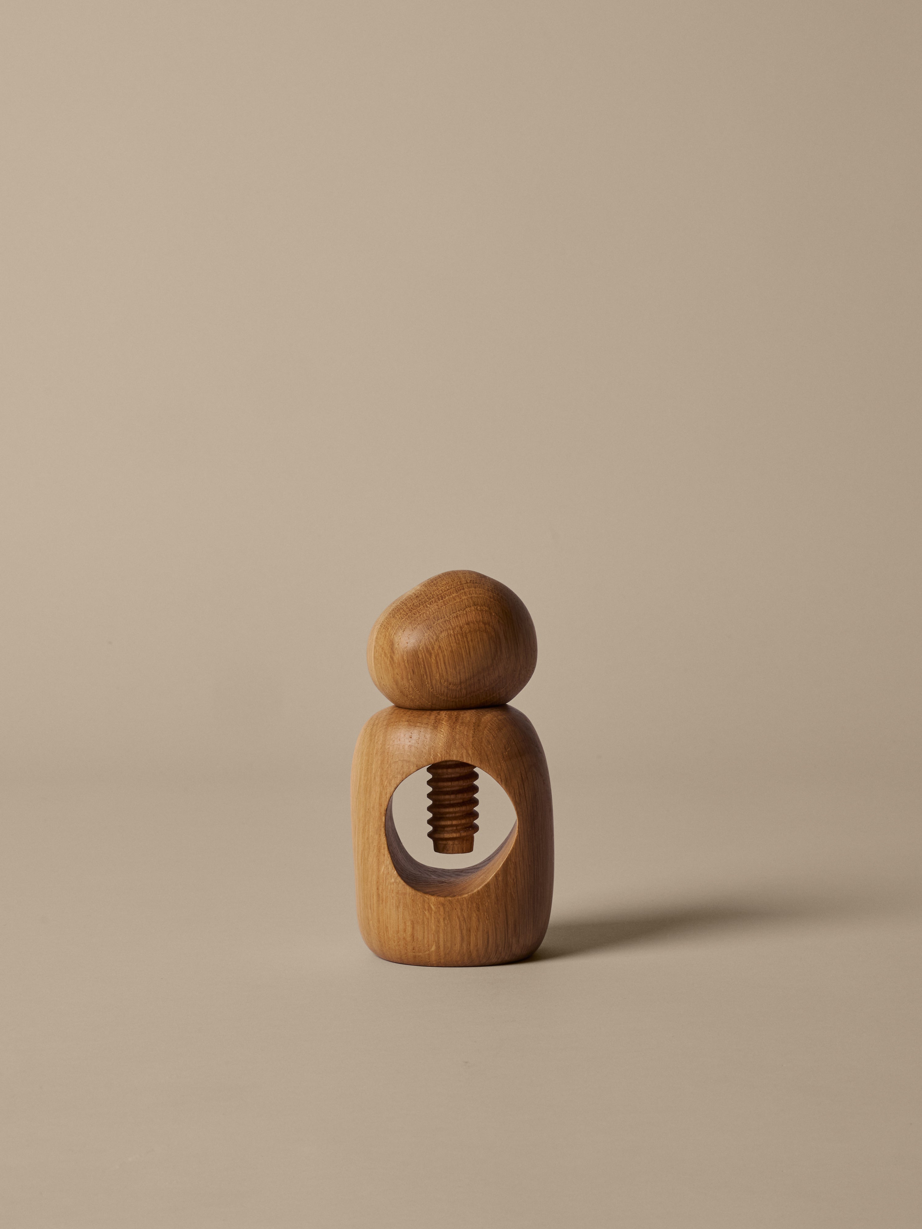 CAIRN Nutcracker oak wood