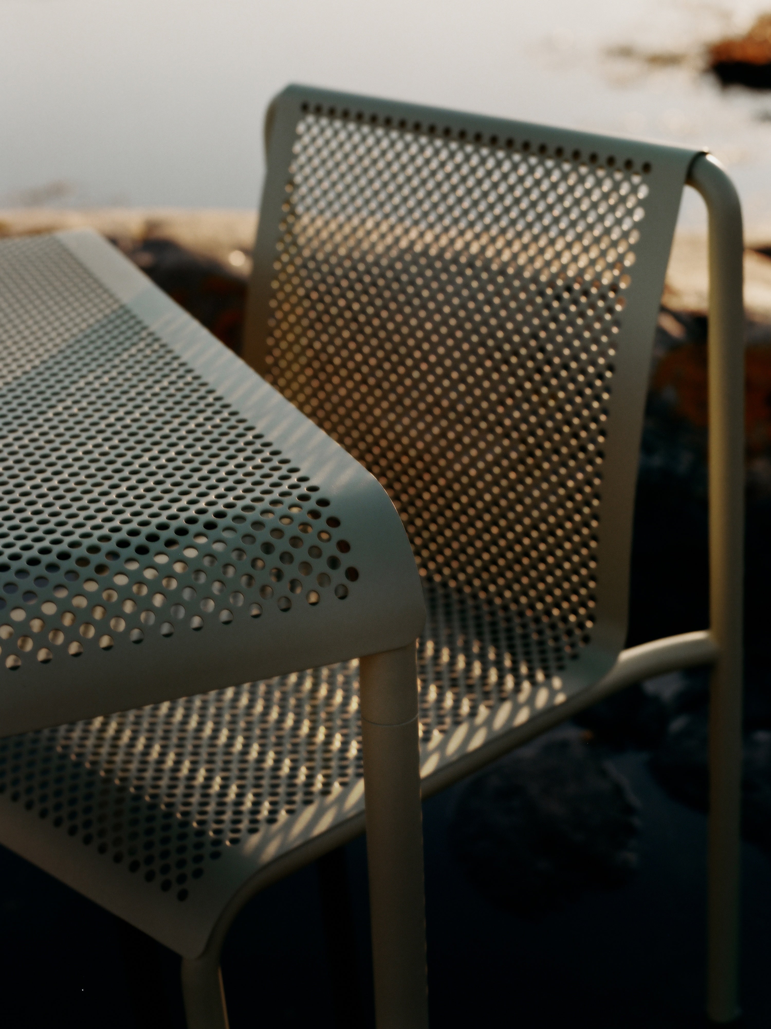 Quadratischer Gartentisch DAPPLE matcha