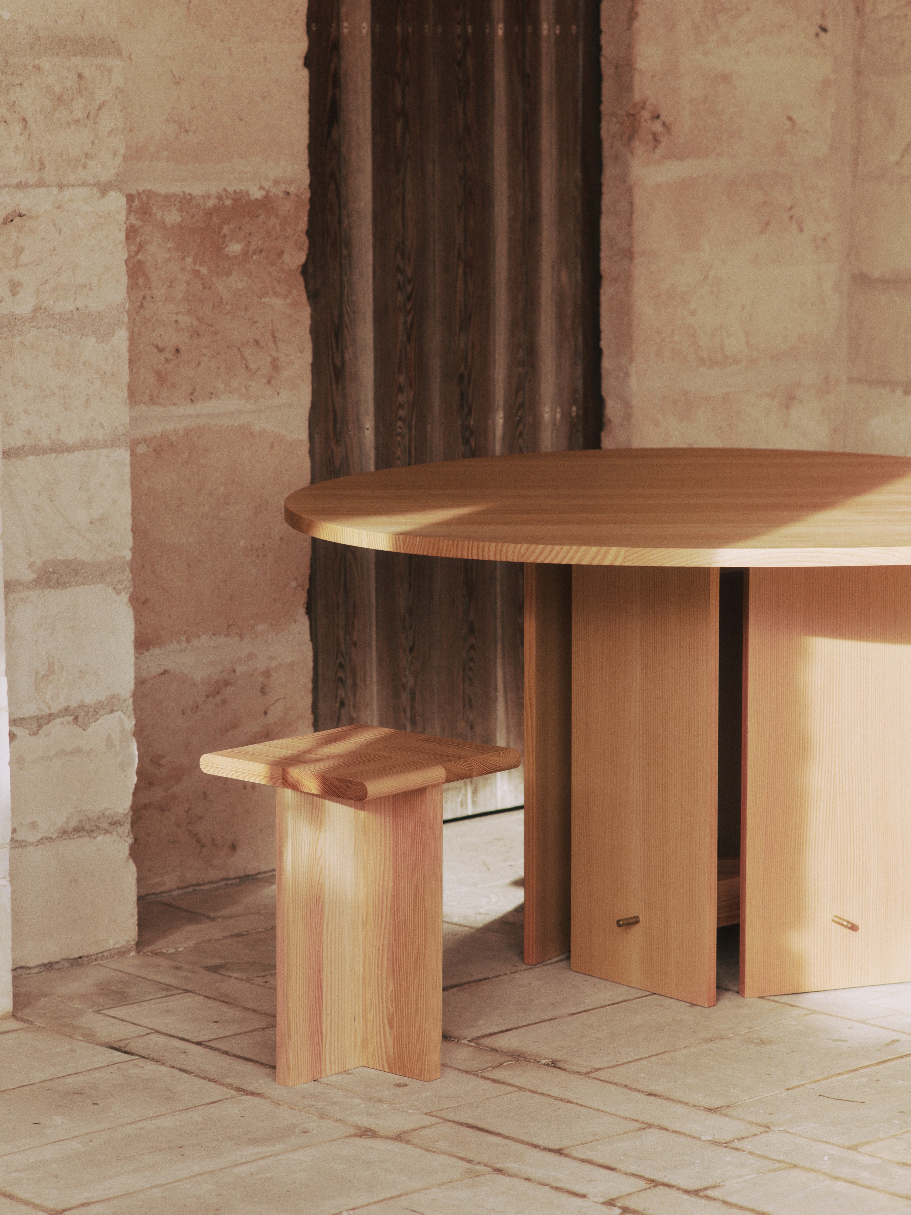 Ronde tafel AUKKO van massief dagleihout