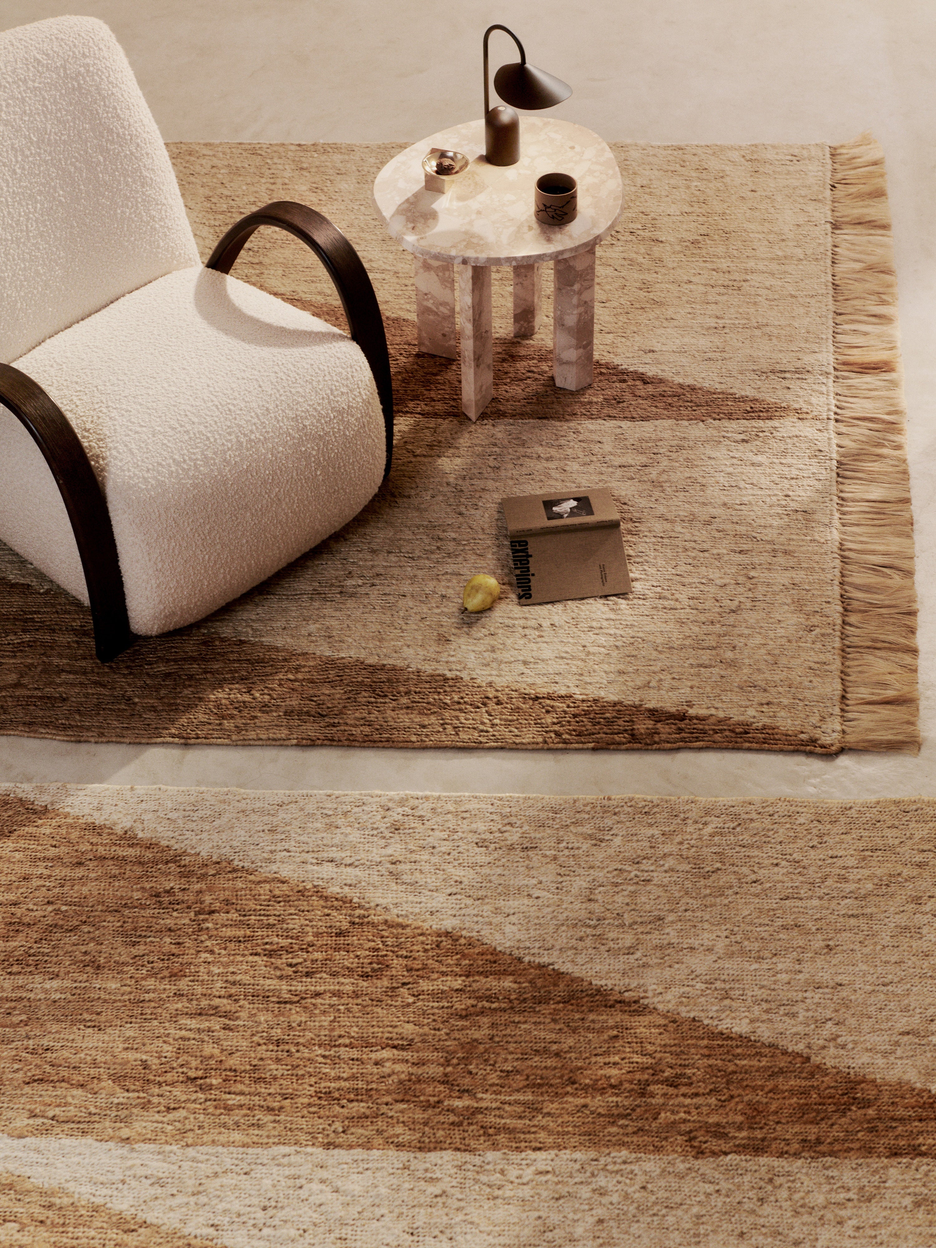 Stolik boczny TAULA różowy marmur – styl nowoczesny