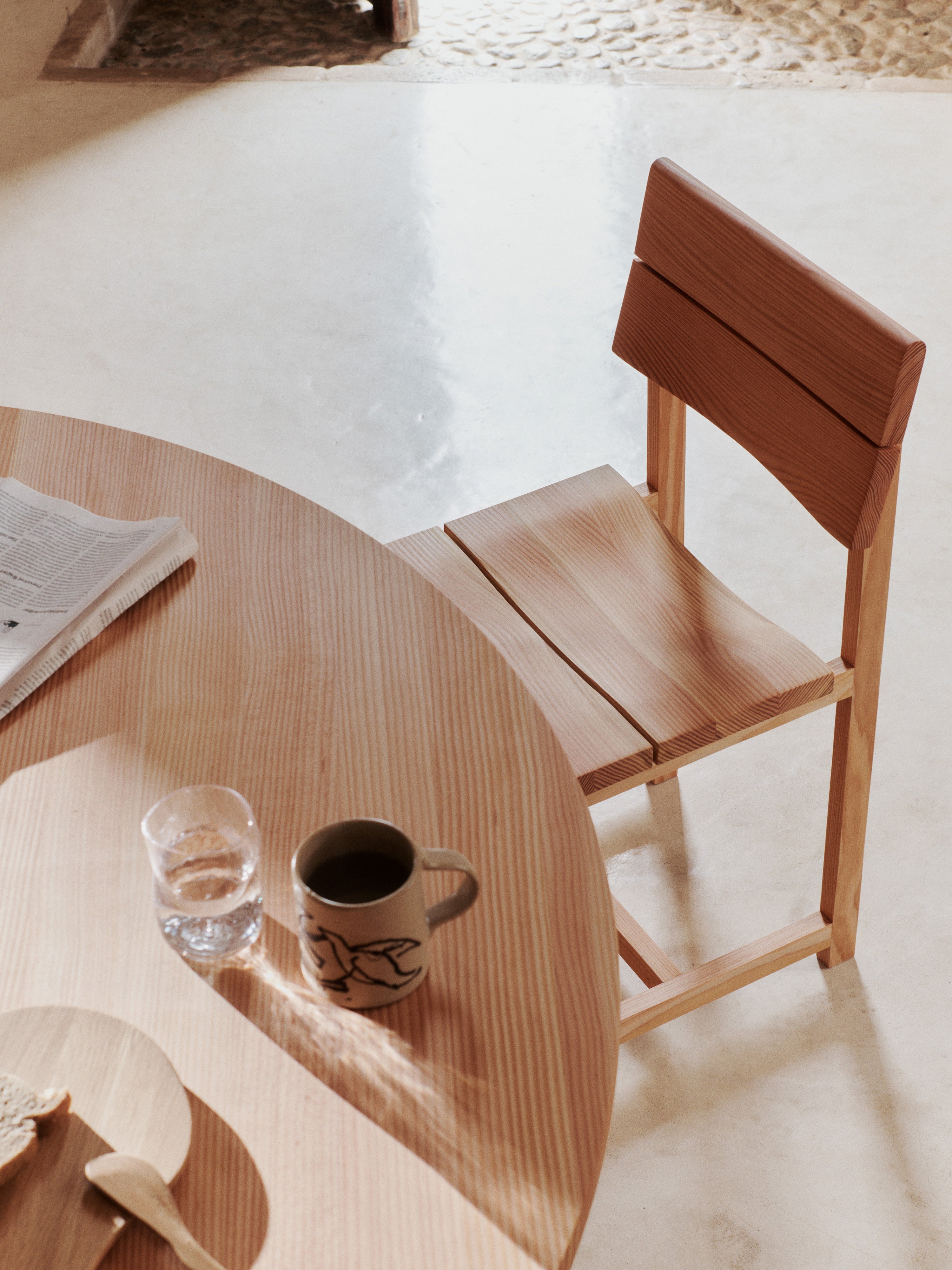 Ronde tafel AUKKO van massief dagleihout