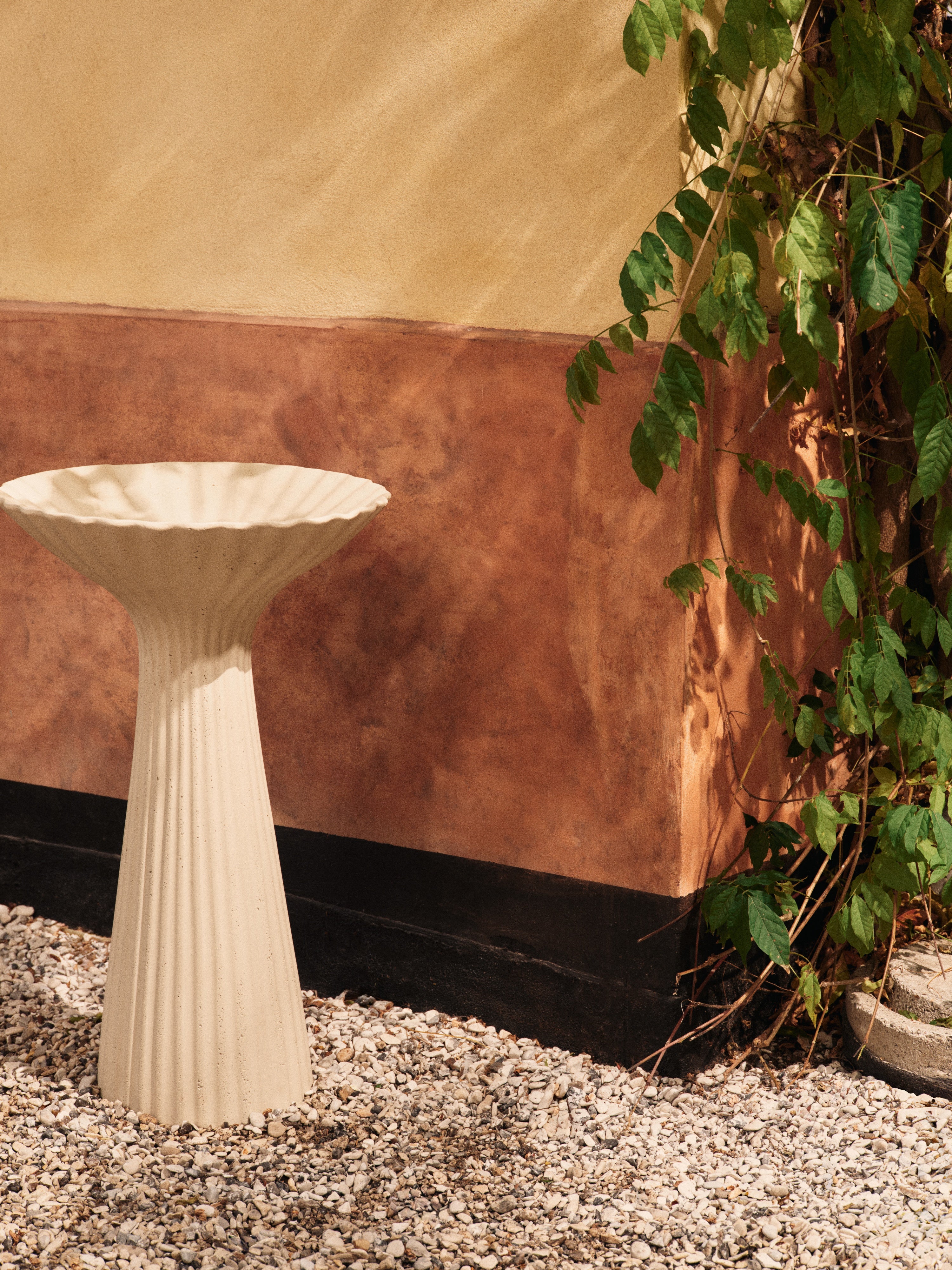 Bird Feeder FOUNTAIN Broken White