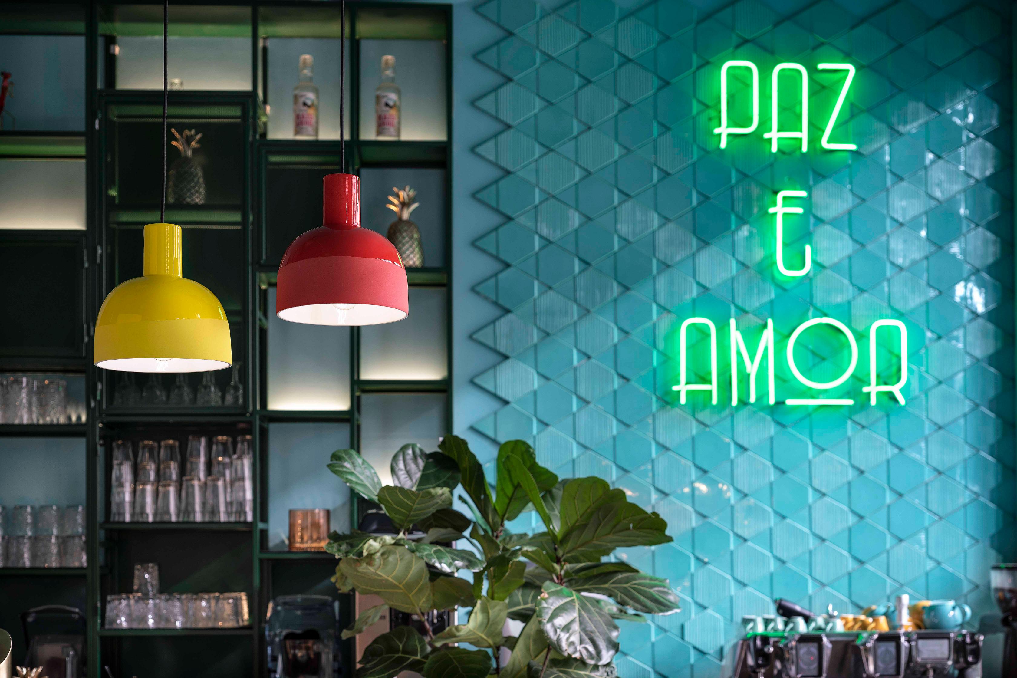 Witte keramische hanglamp CAXIXI