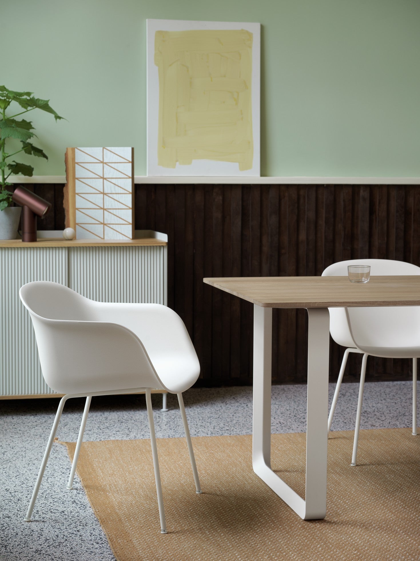 Tisch 70/70 Eichenfurnier mit weißem Gestell