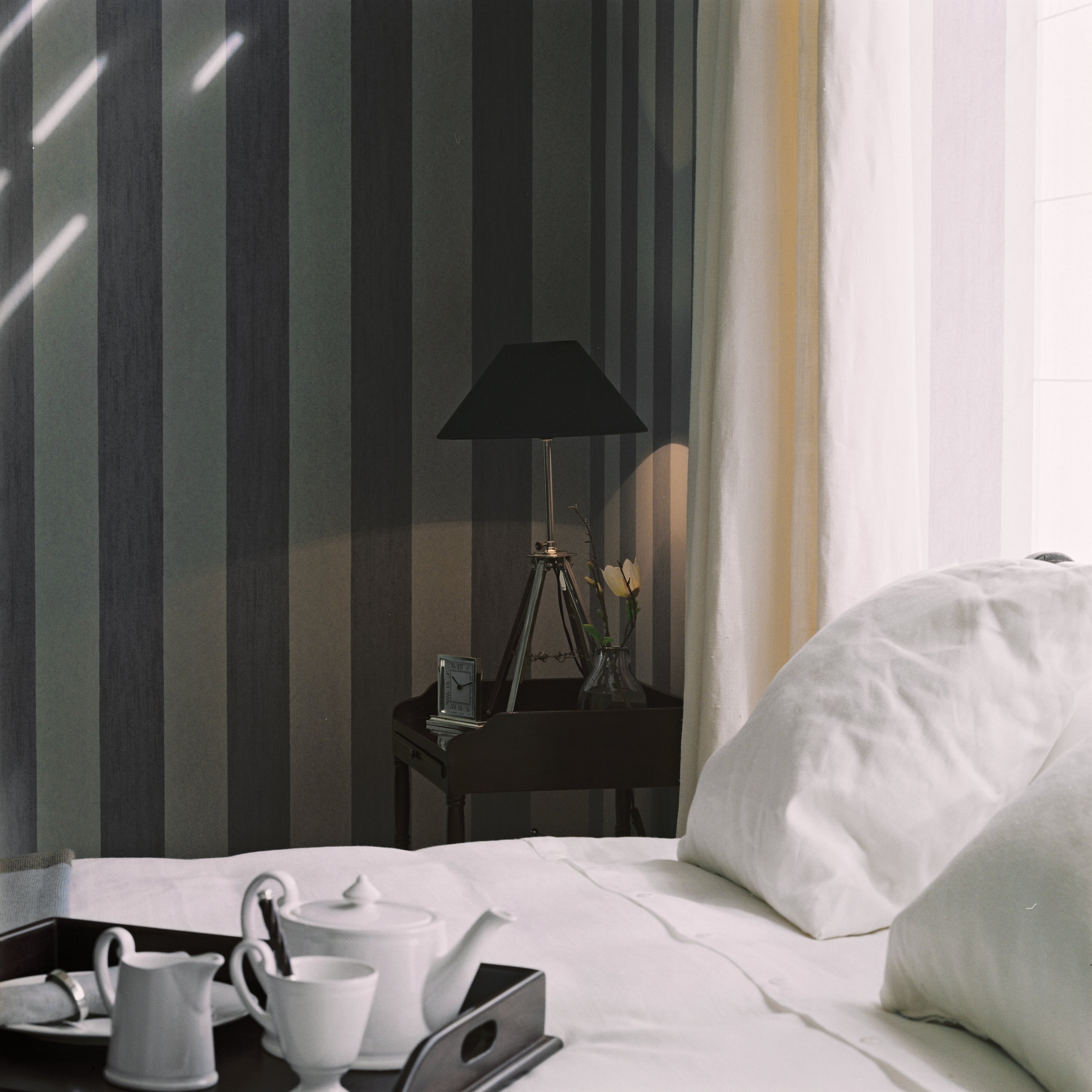 Structuurverf die canvas imiteert met een gestreept patroon STRIPE zandkleurig met beige