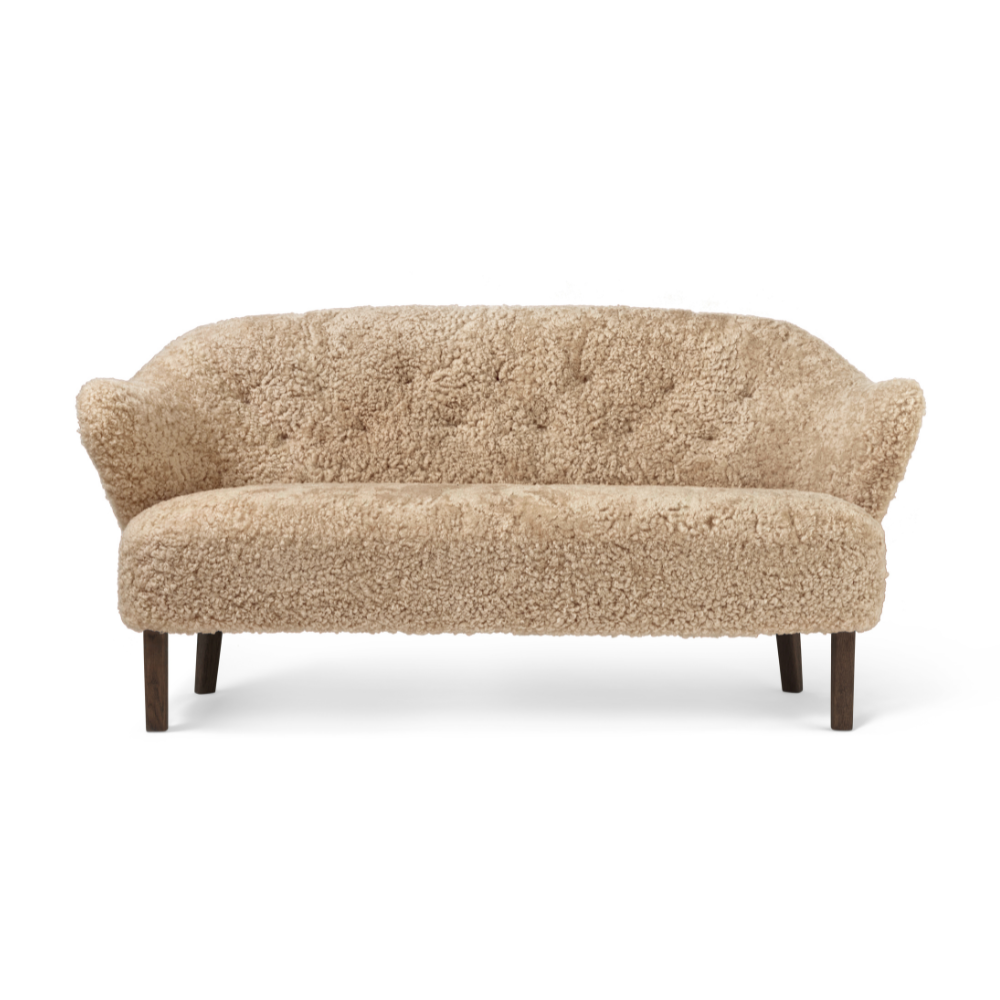 Sofa INGEBORG beige schapenleer met een donkere eiken basis
