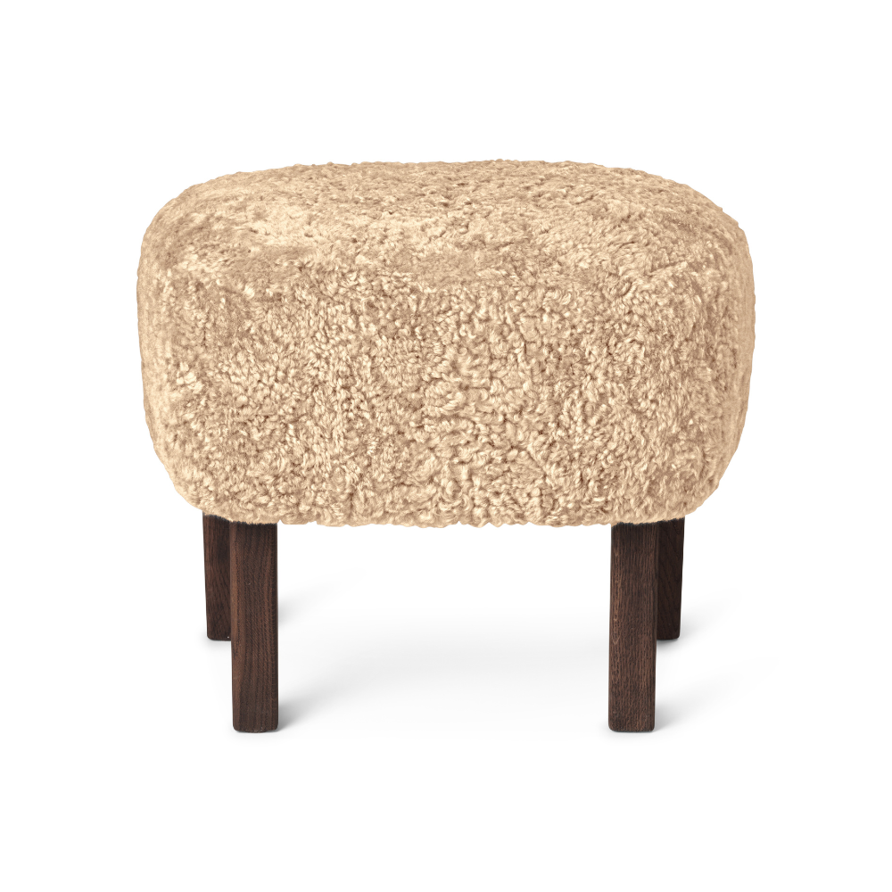 Fußhocker INGEBORG beige Schafsleder mit dunklem Eichenfuß