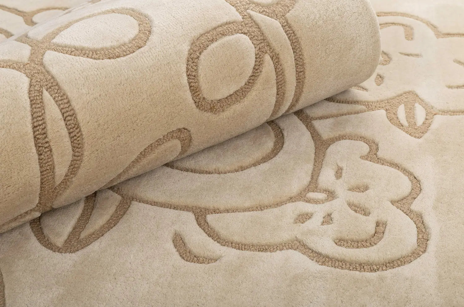 Beige FLORENCE rug with coffee accents