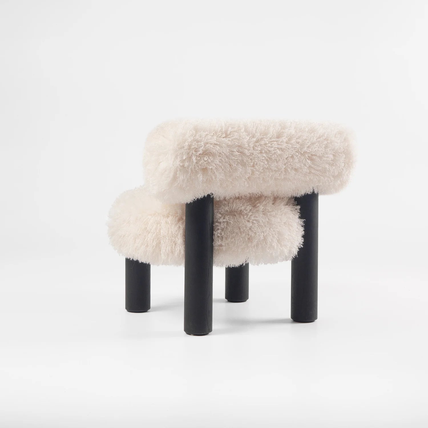 Fotel GROPIUS CS2 - FLUFFY EDITION sztuczne futerko do salonu – styl nowoczesny