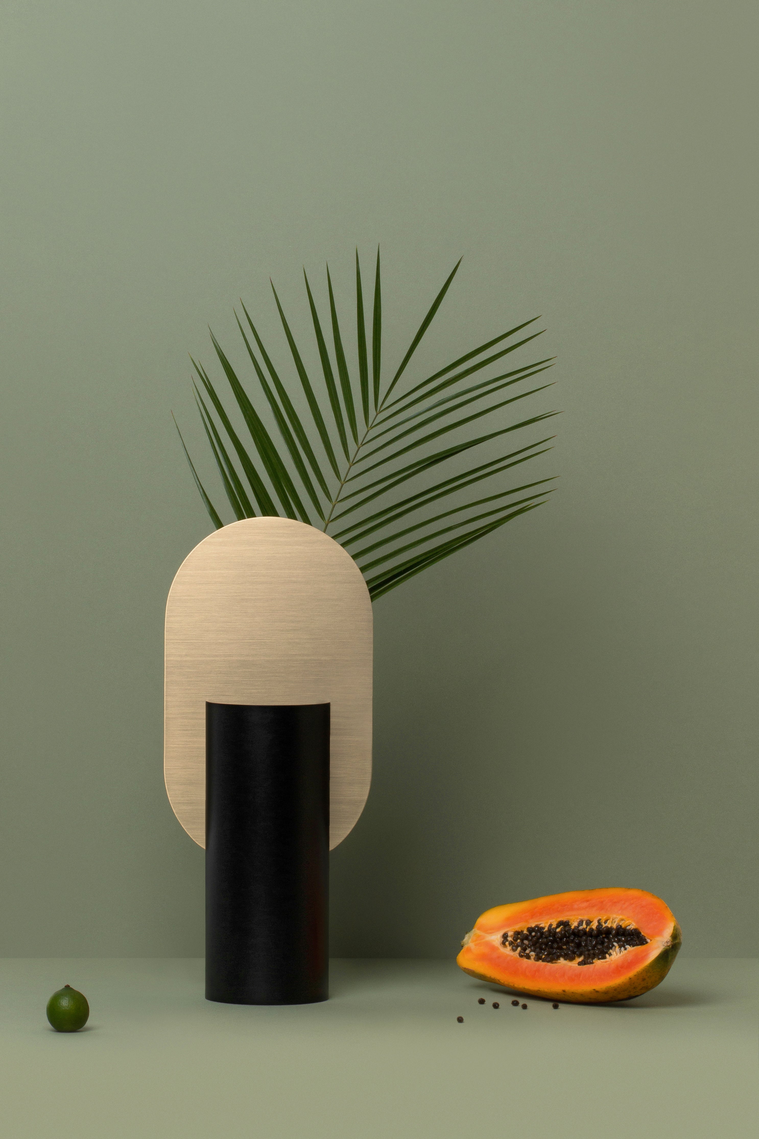 Vase GENKE schwarz mit Messing