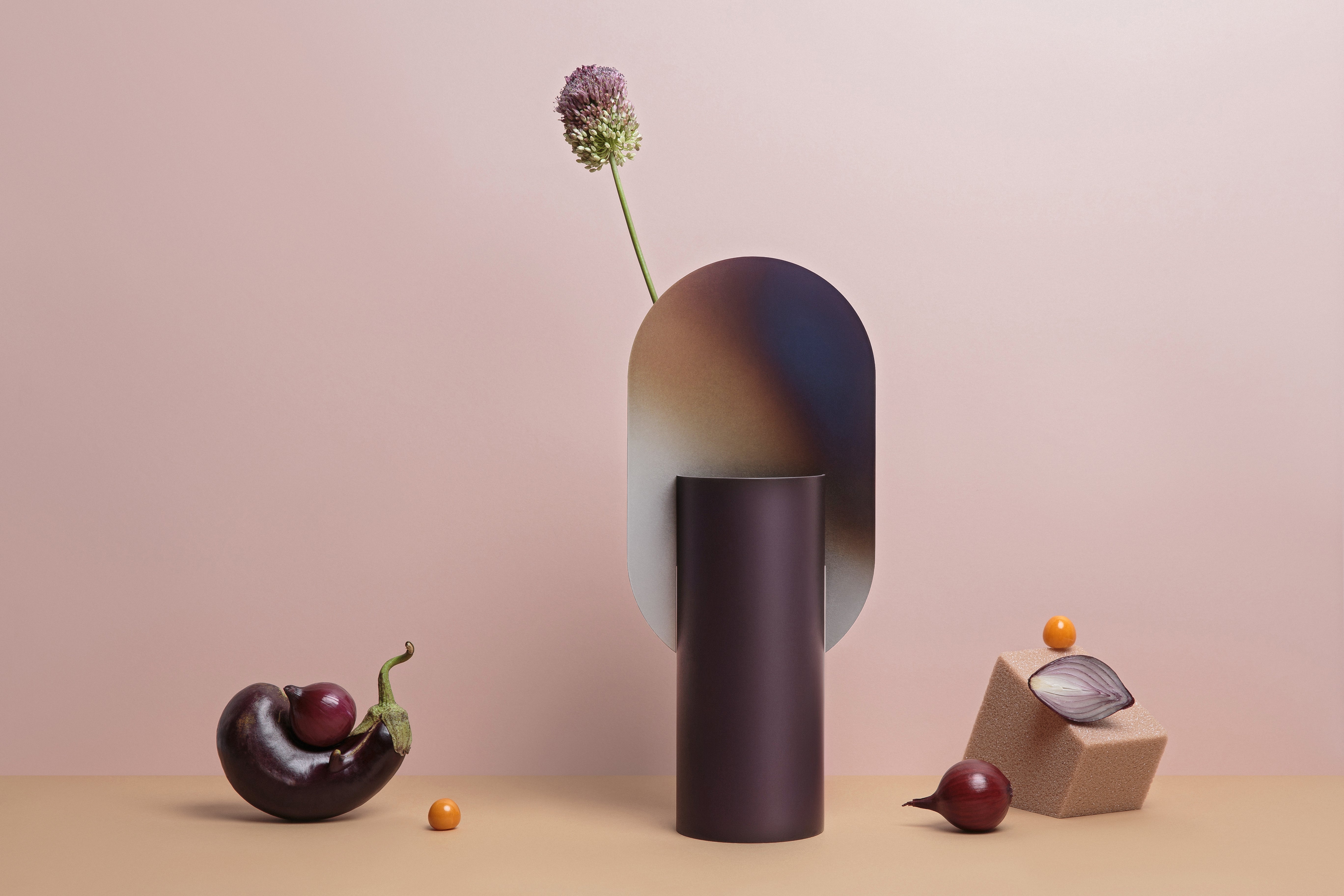 GENKE Vase - NUMBERED EDITION burgundy with tempered steel