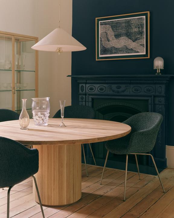 Gestoffeerde BAT stoel met zwarte metalen basis