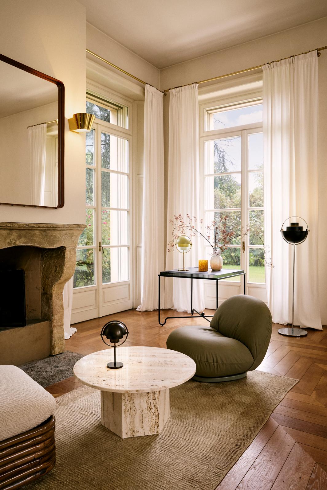 Gestoffeerde PACHA fauteuil met zwarte basis