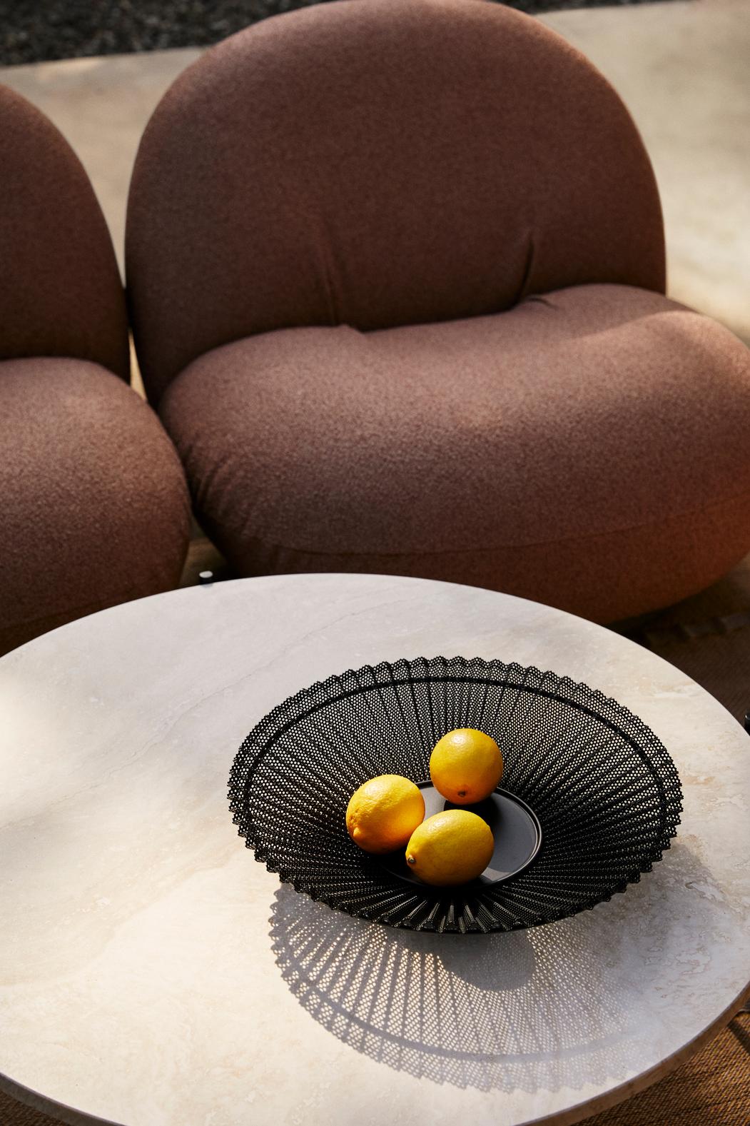 Gestoffeerde PACHA fauteuil met zwarte basis