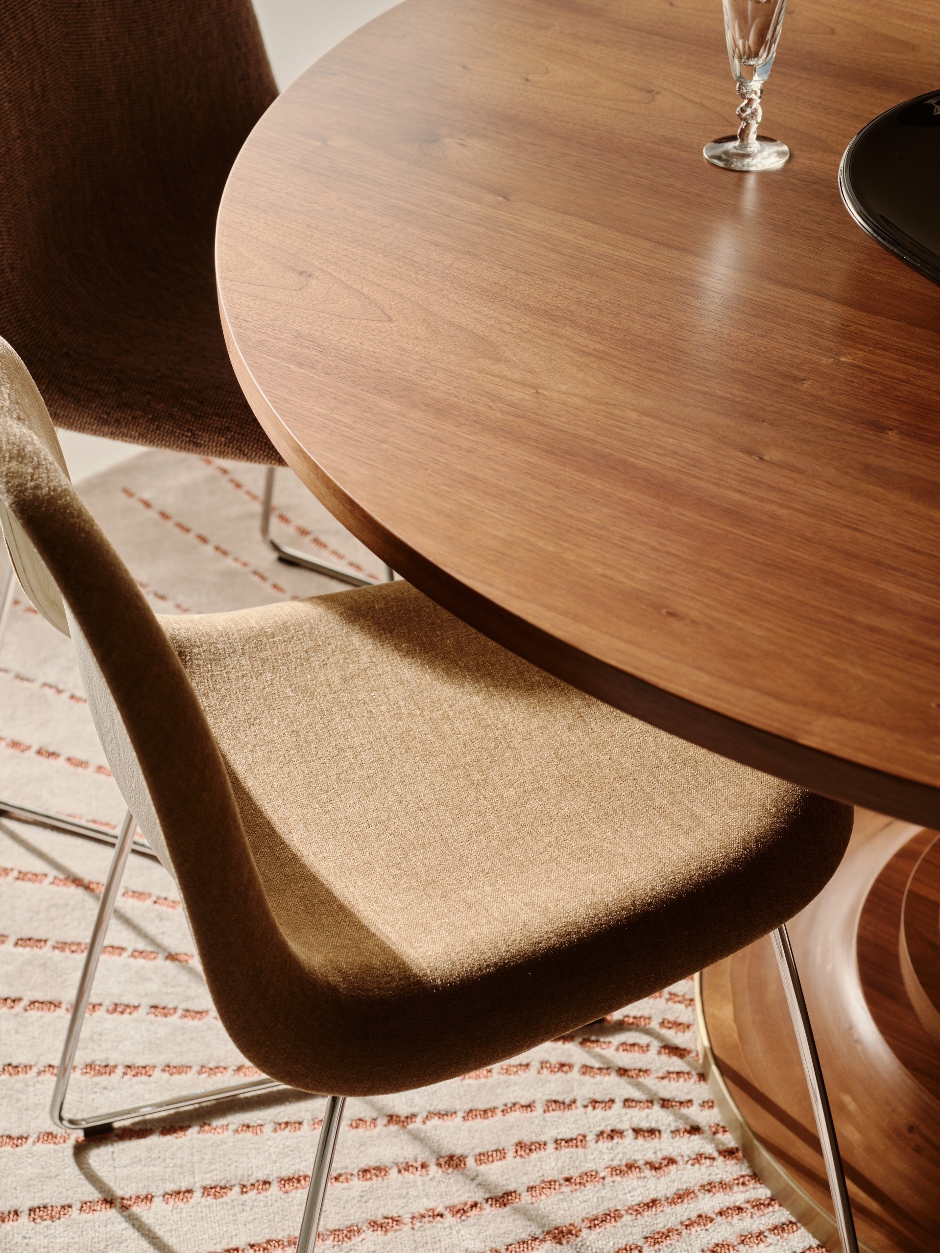 Ronde tafel TAVOLO notenhout