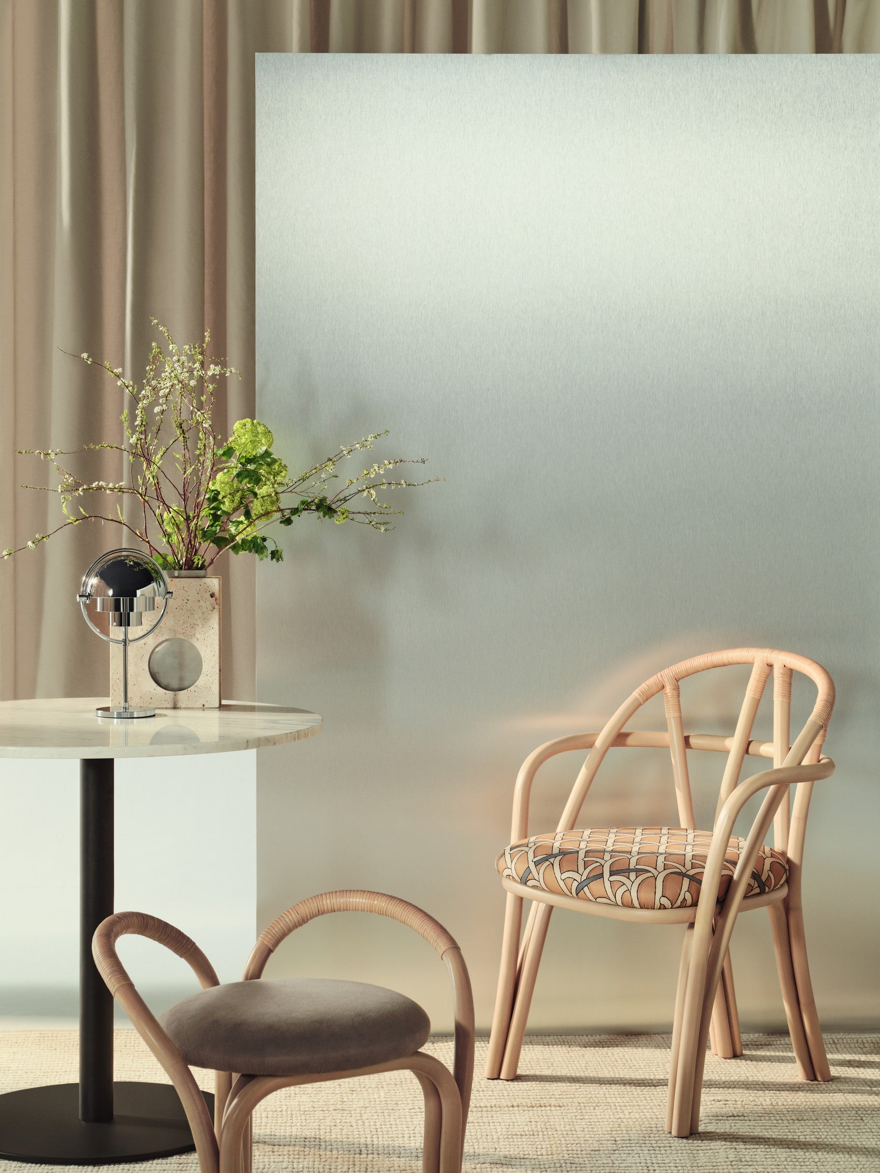 Ronde tafel 1.0 witte marmer met zwarte basis