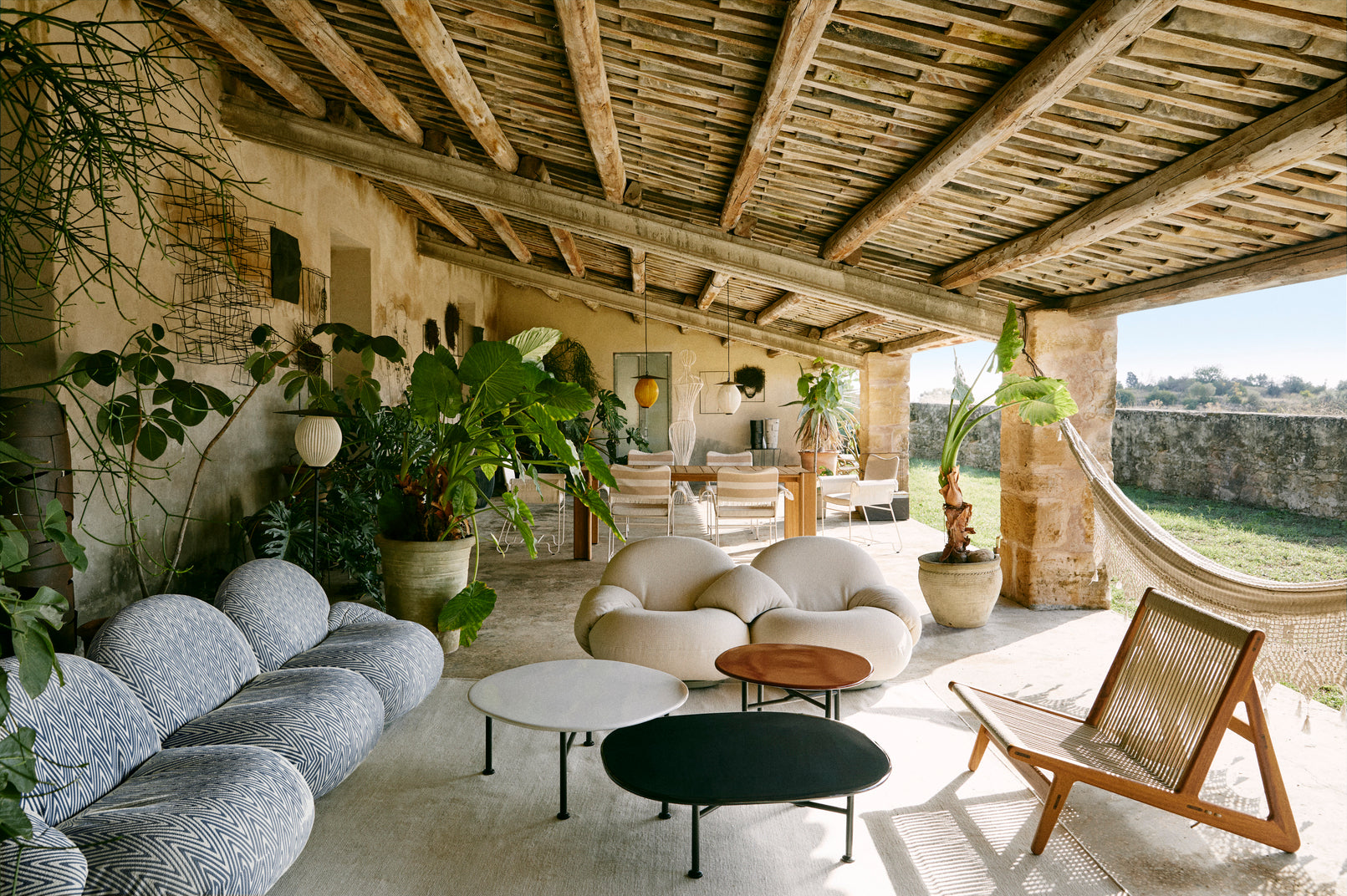 Außenstuhl PACHA gepolstert mit goldenem Fuß