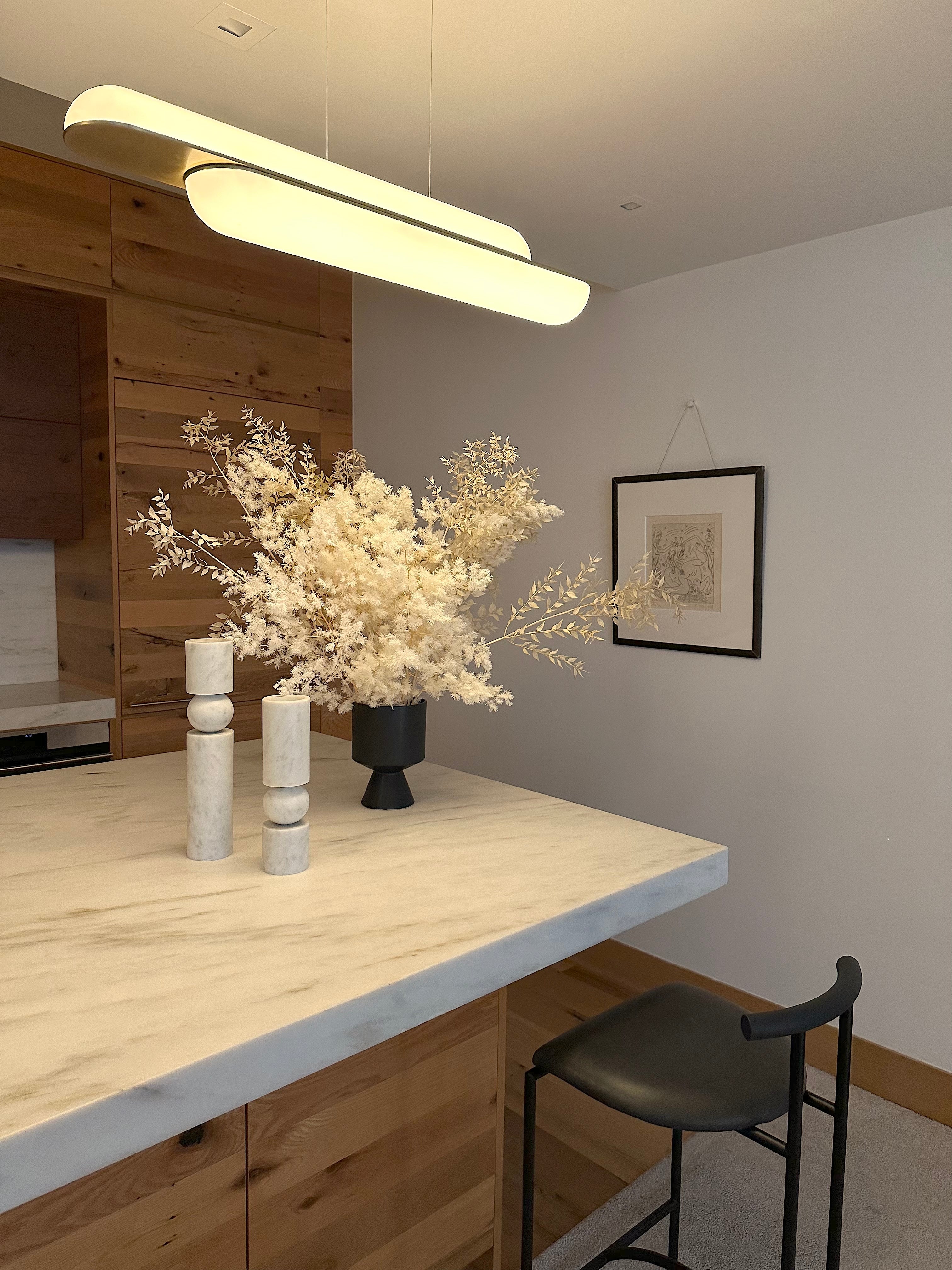 Hanglamp GEMINI met opalen glazen kap en messing.