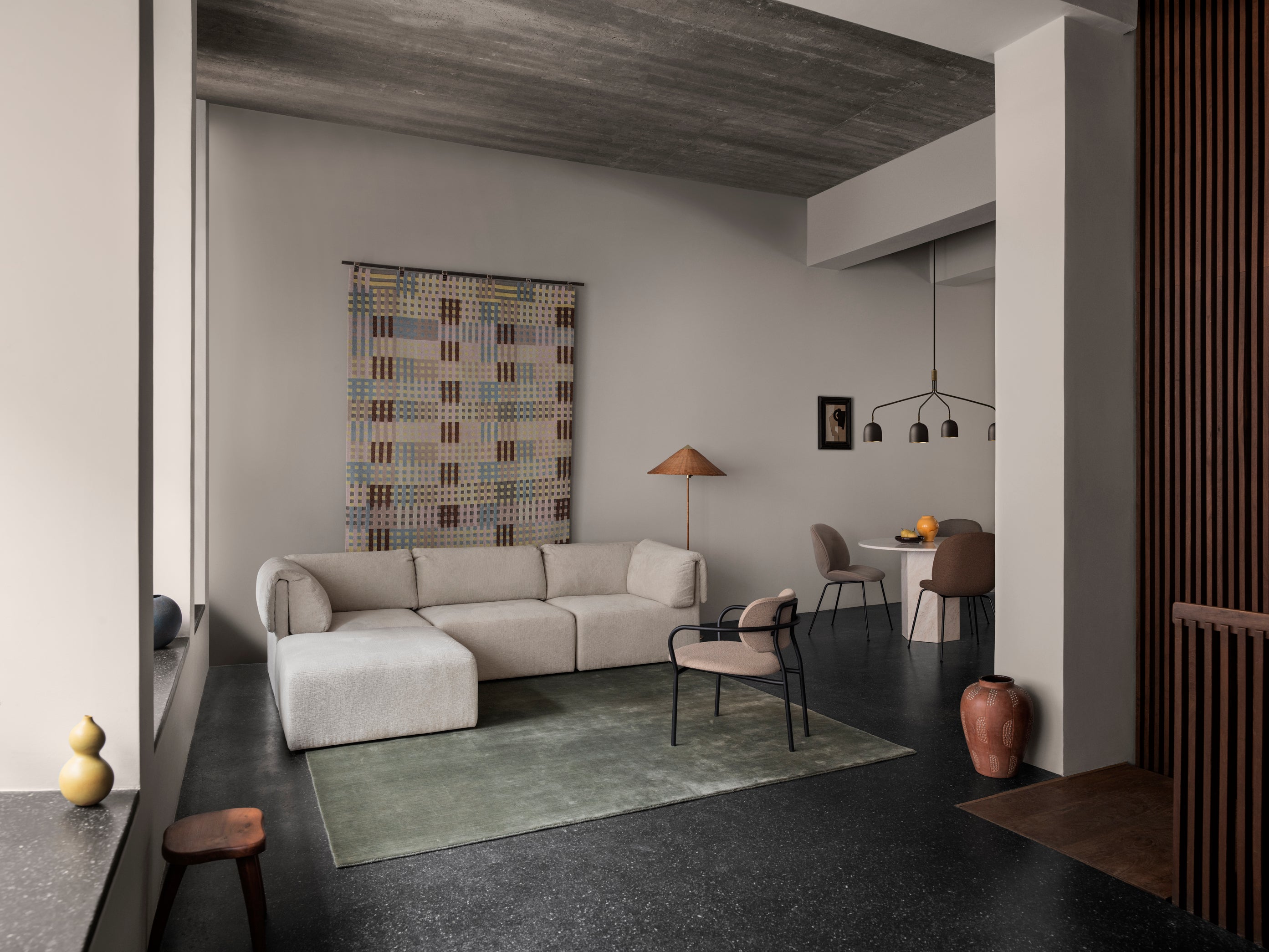 Gestoffeerde COCO fauteuil met zwarte basis