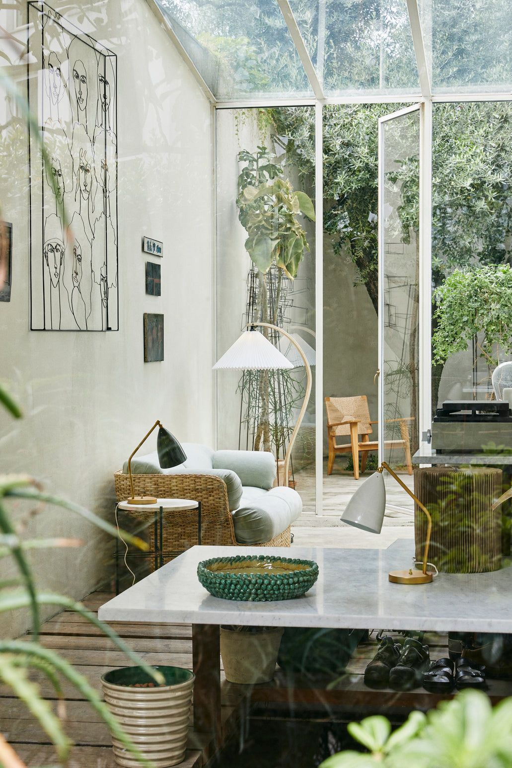 Tafellamp GRÄSHOPPA grijze kap met gouden voet