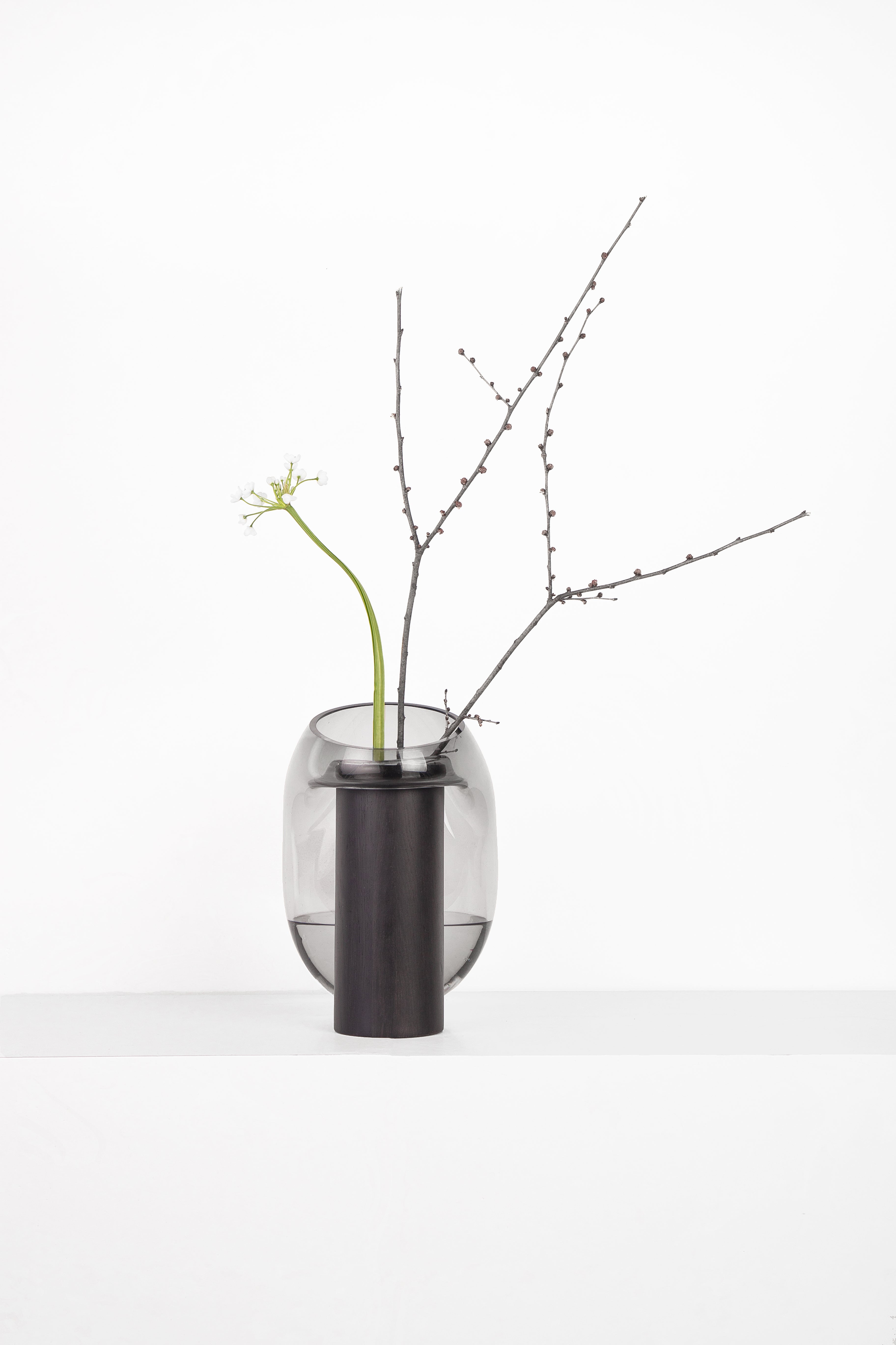 GUTTA BOON vase glass with black