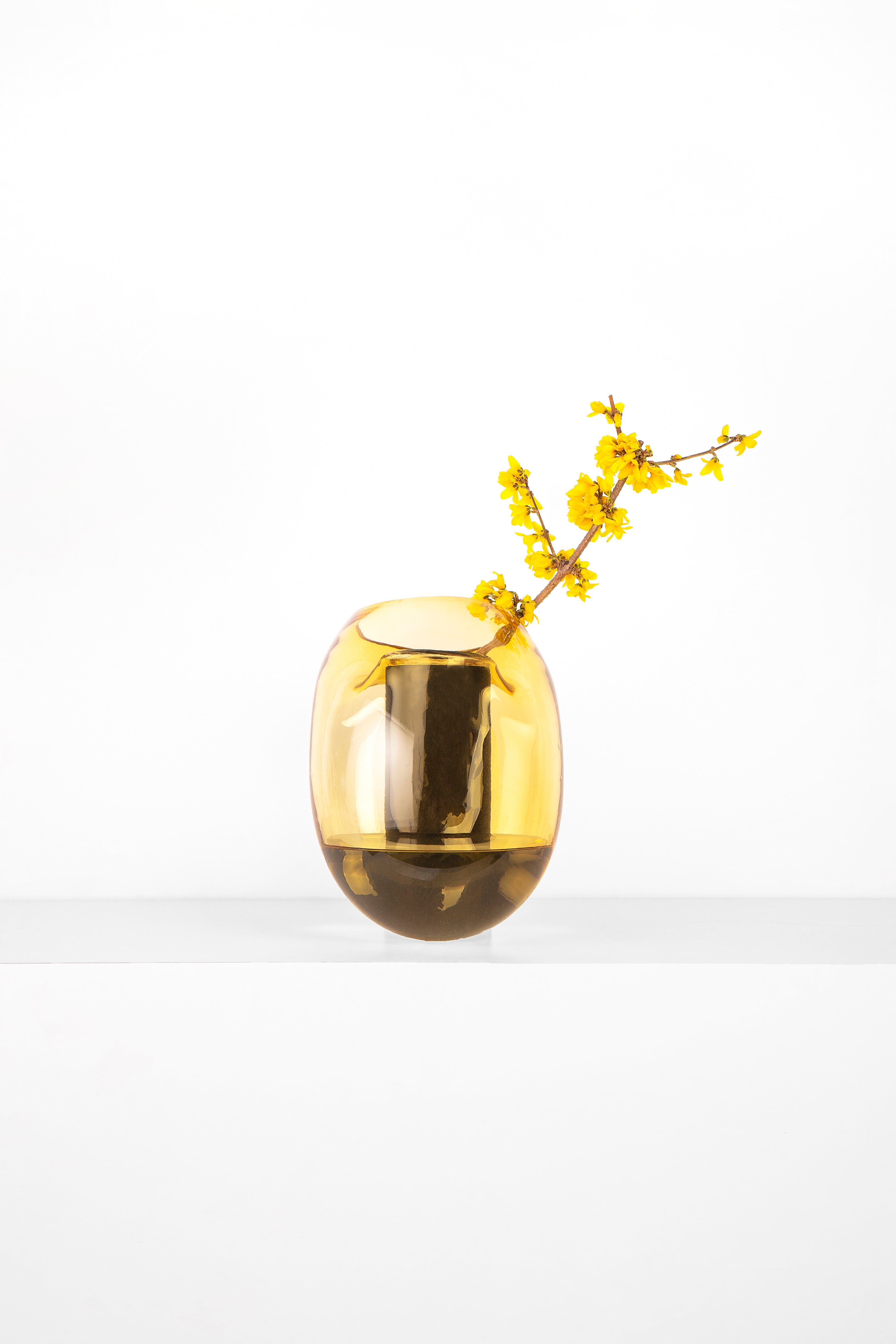 GUTTA BOON amber vase with black
