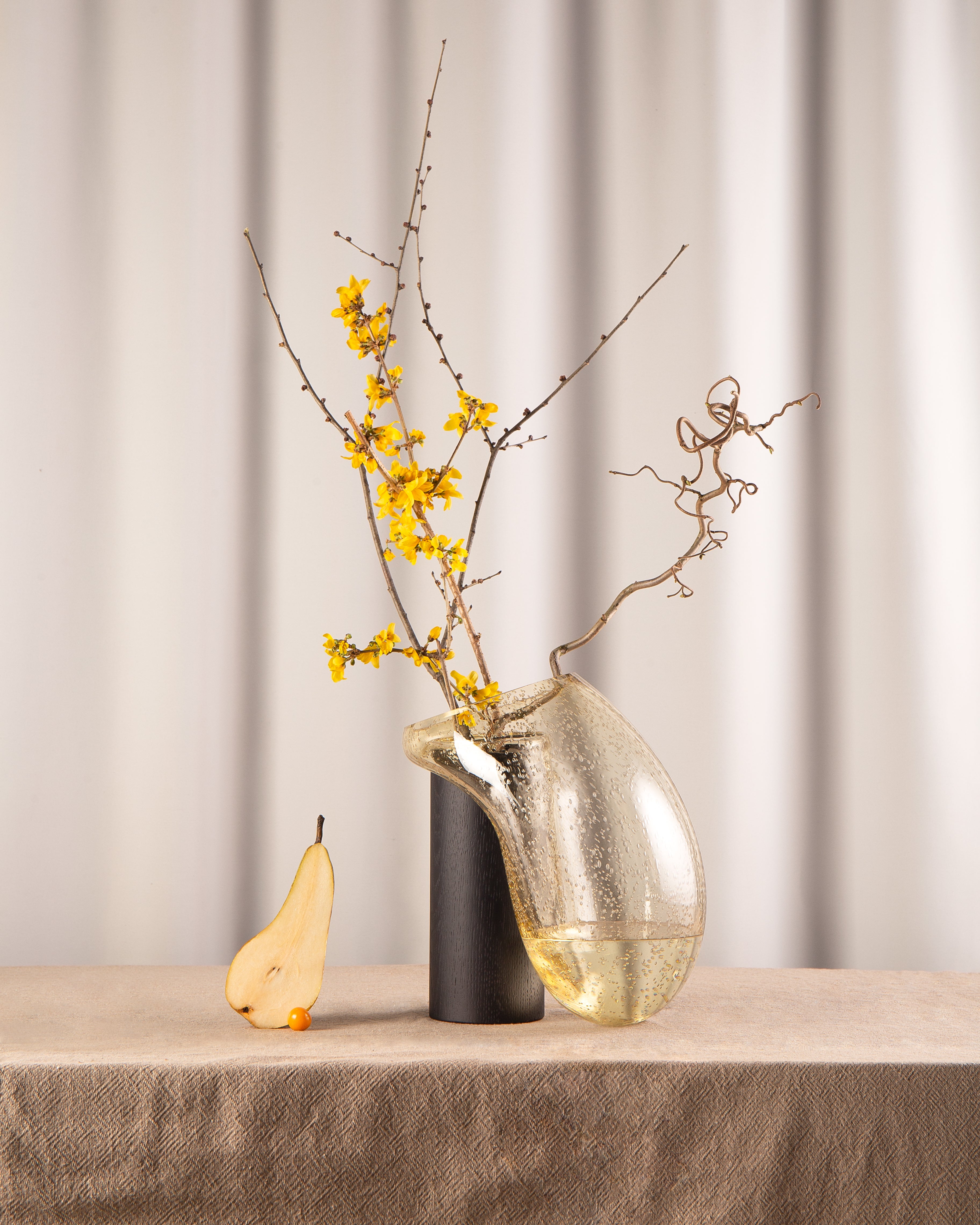 GUTTA BOON amber vase with black