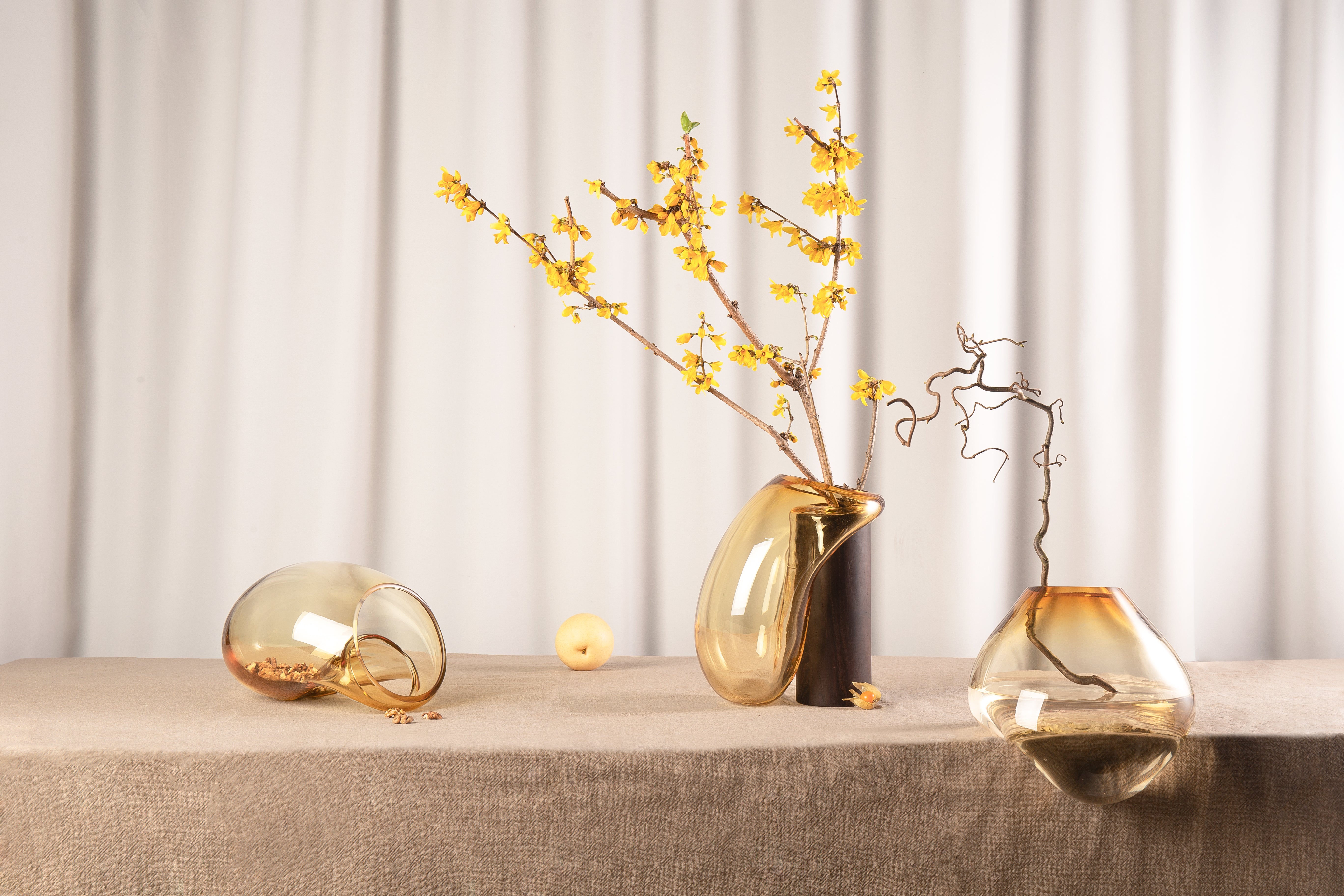 GUTTA BOON amber vase with black