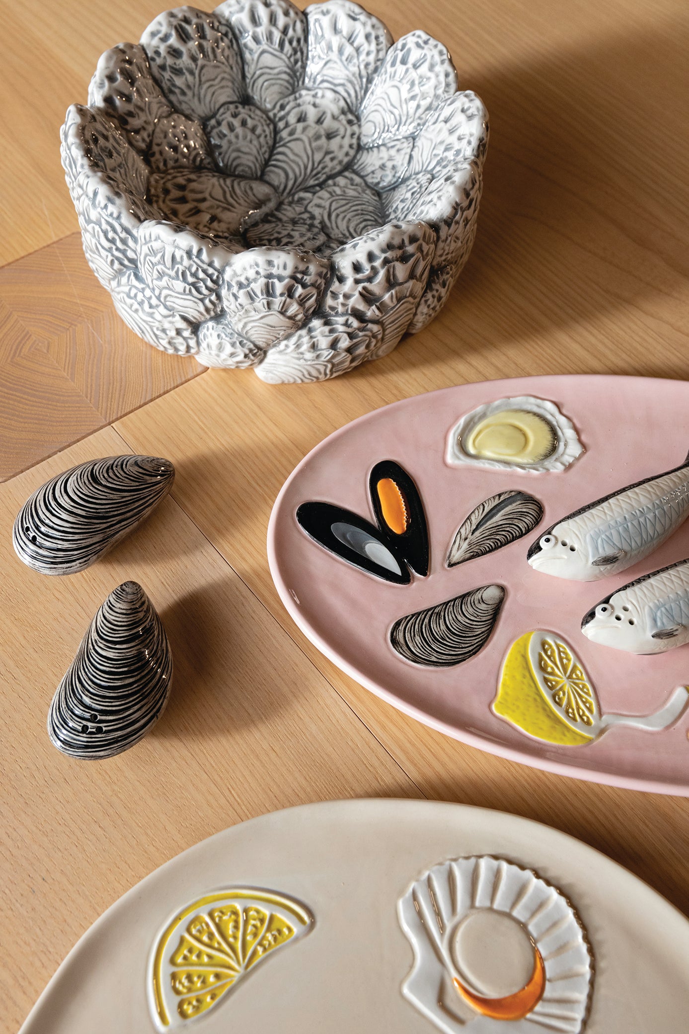 DE LA MER OYSTER platter pink with yellow