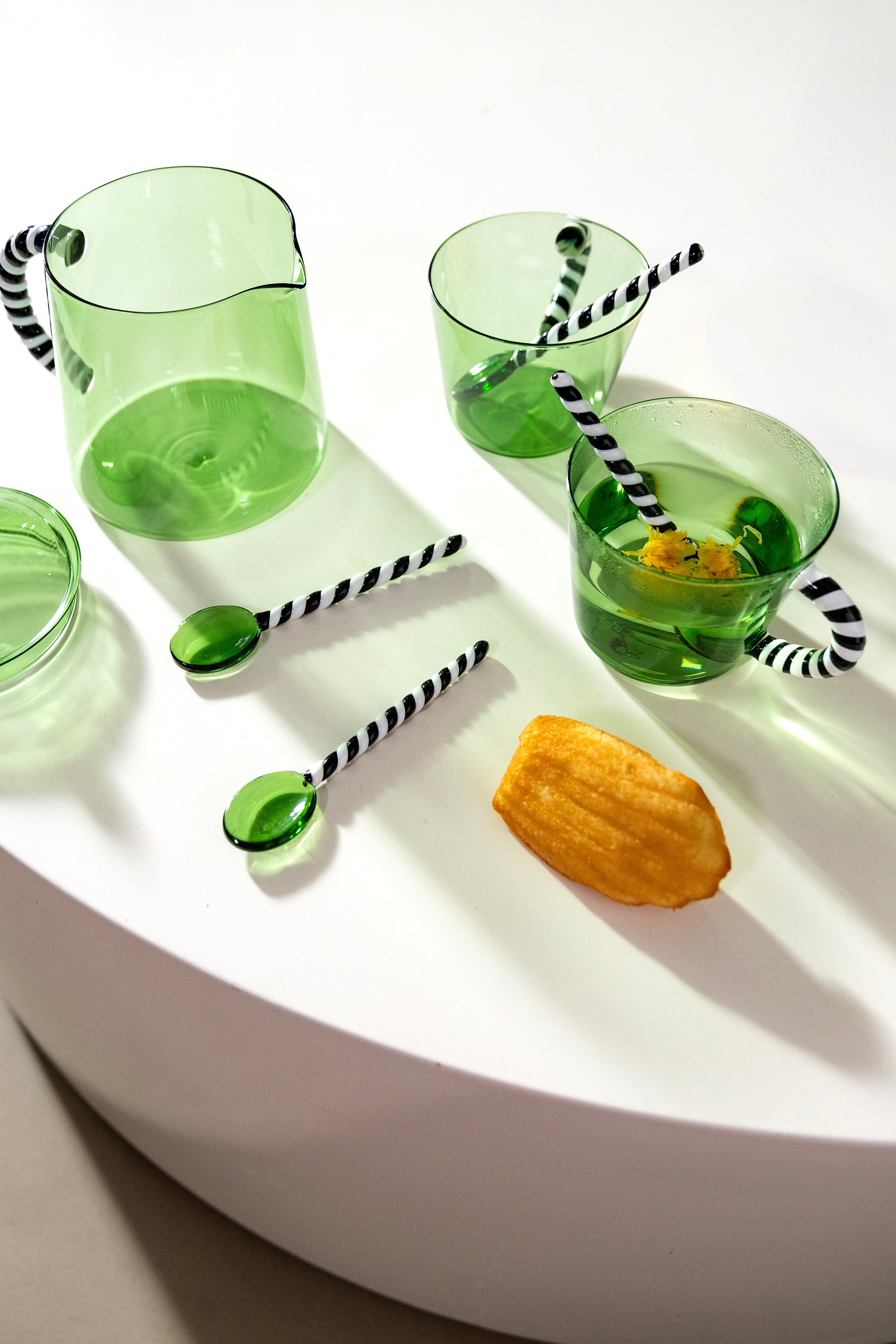 Set glazen DUET groen met zwart-witte handgreep