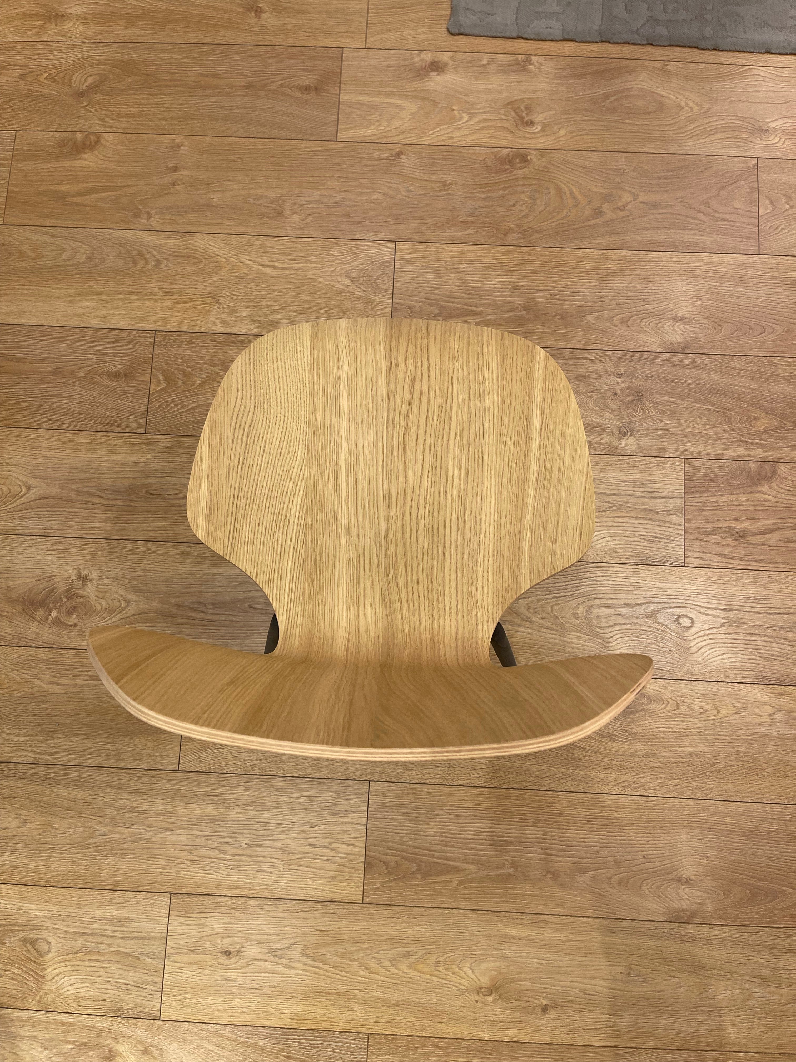 Stoel KA237 CLASSIC natuurlijk eiken met zwarte basis - uit de showroom
