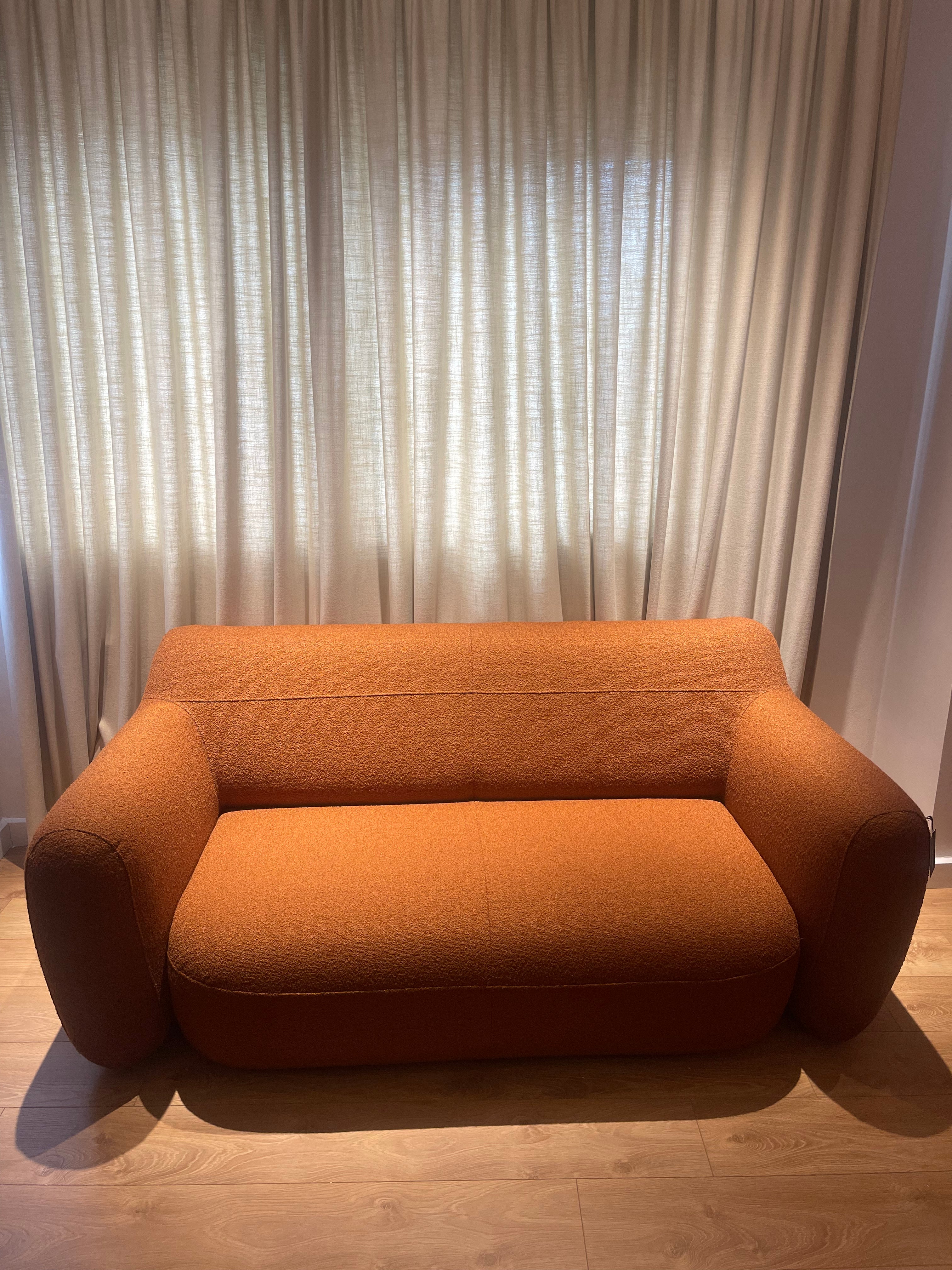 Sofa 2-osobowa MOMENTS dyniowy – Veer