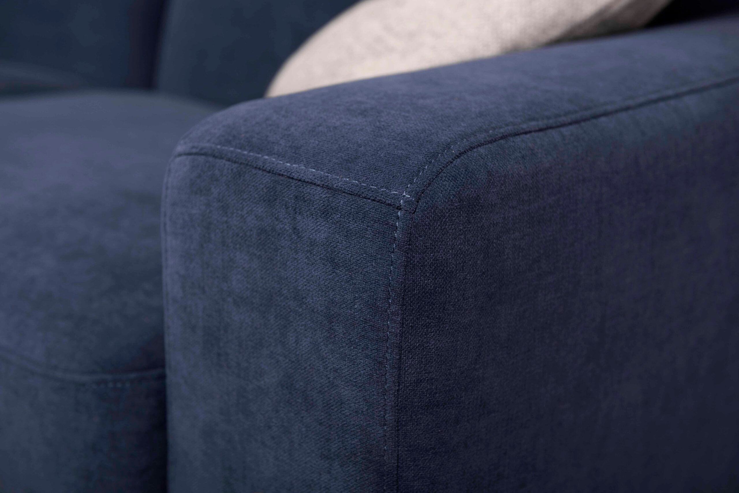 Sofa z funkcją spania ISMA tapicerowana – styl minimalistyczny