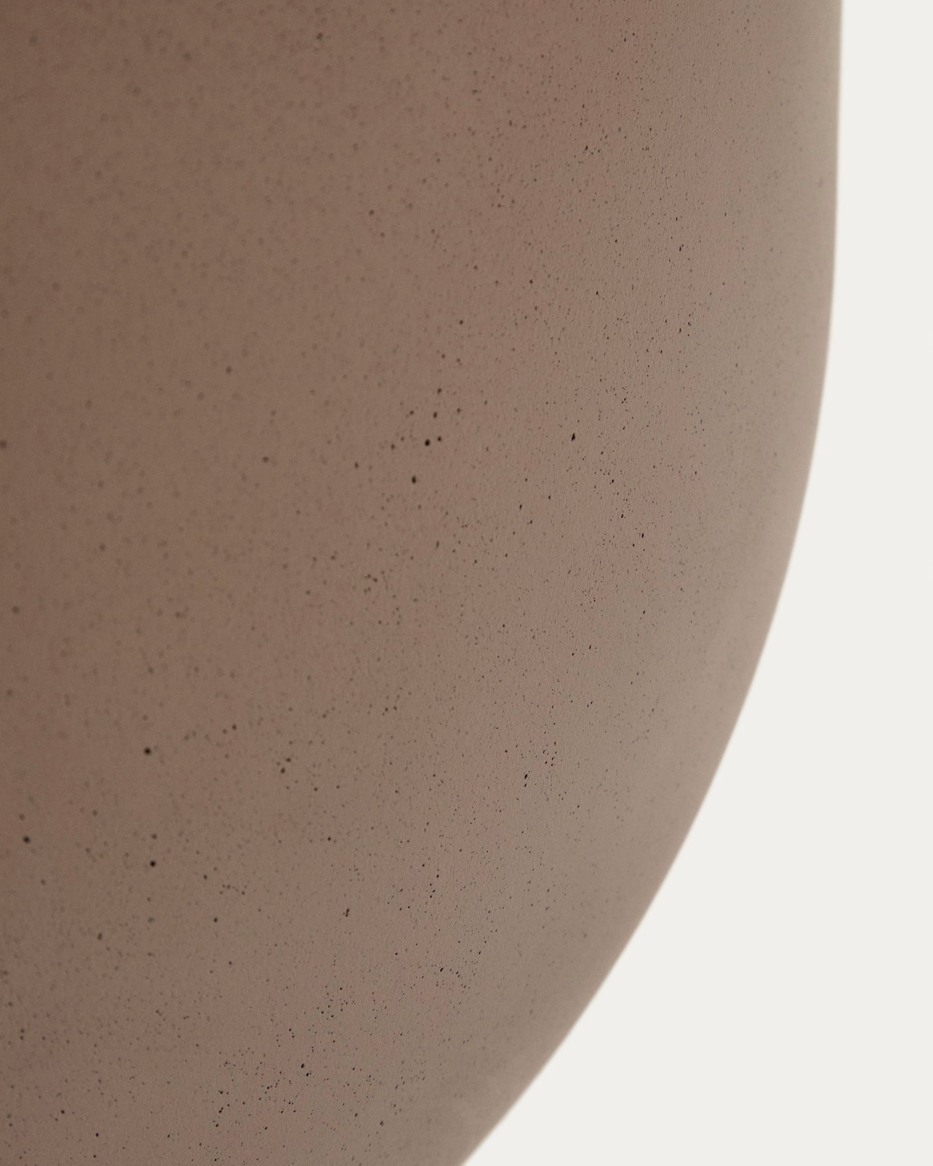 Stolik boczny GARBET brązowy cement – Kave Home