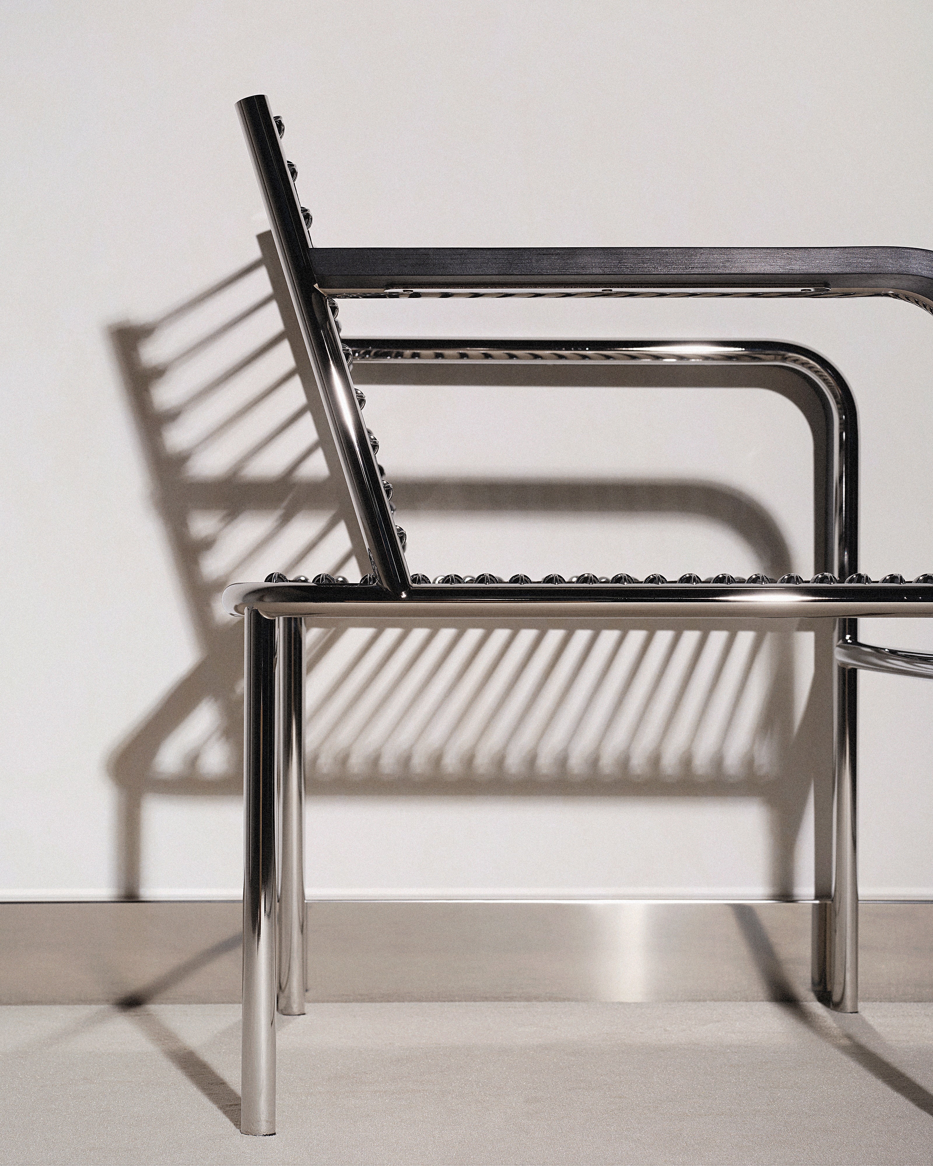 Zwarte SANDOWS fauteuil met stalen basis
