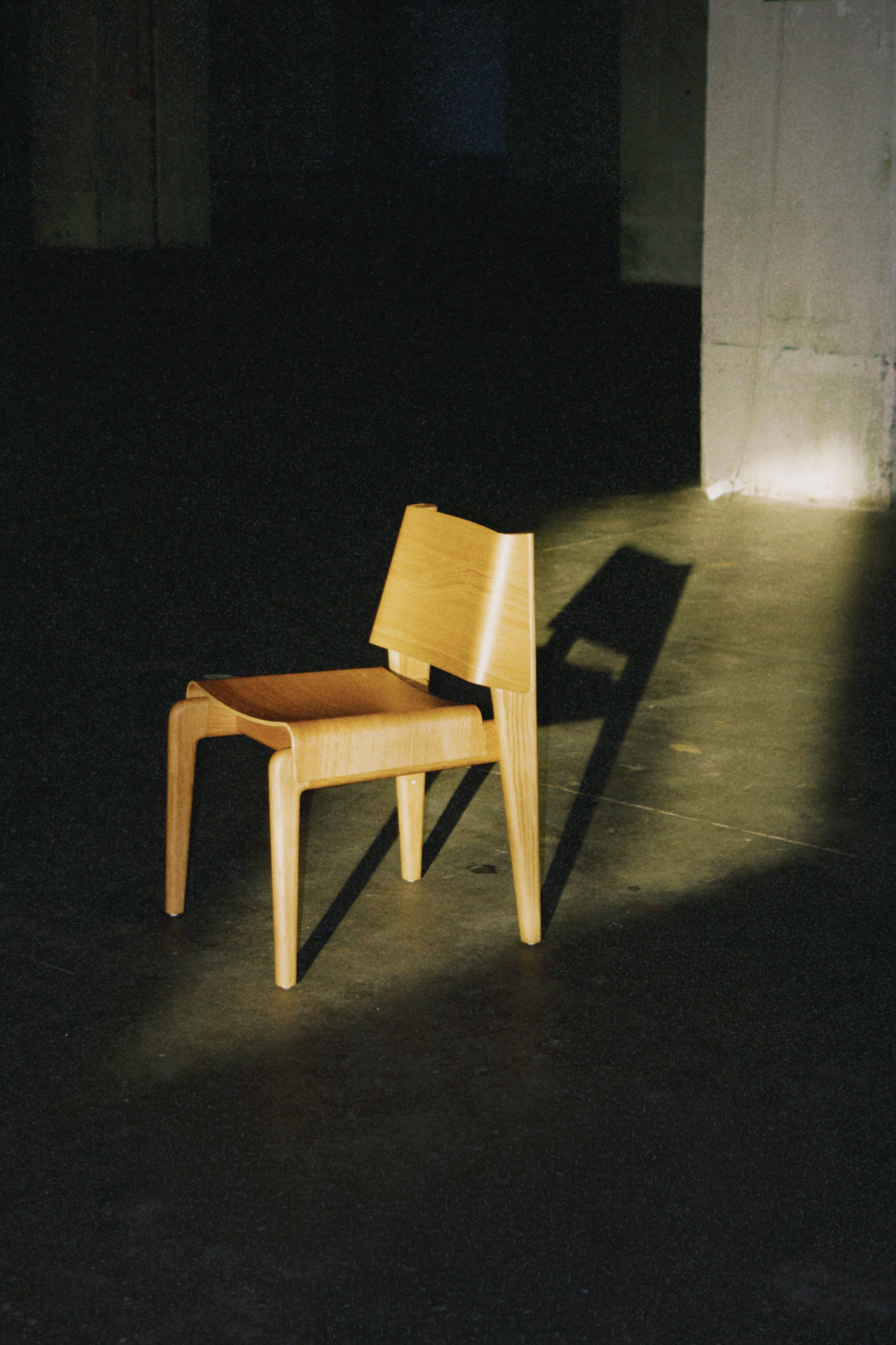 UNDIA Chair Black Oak Wood