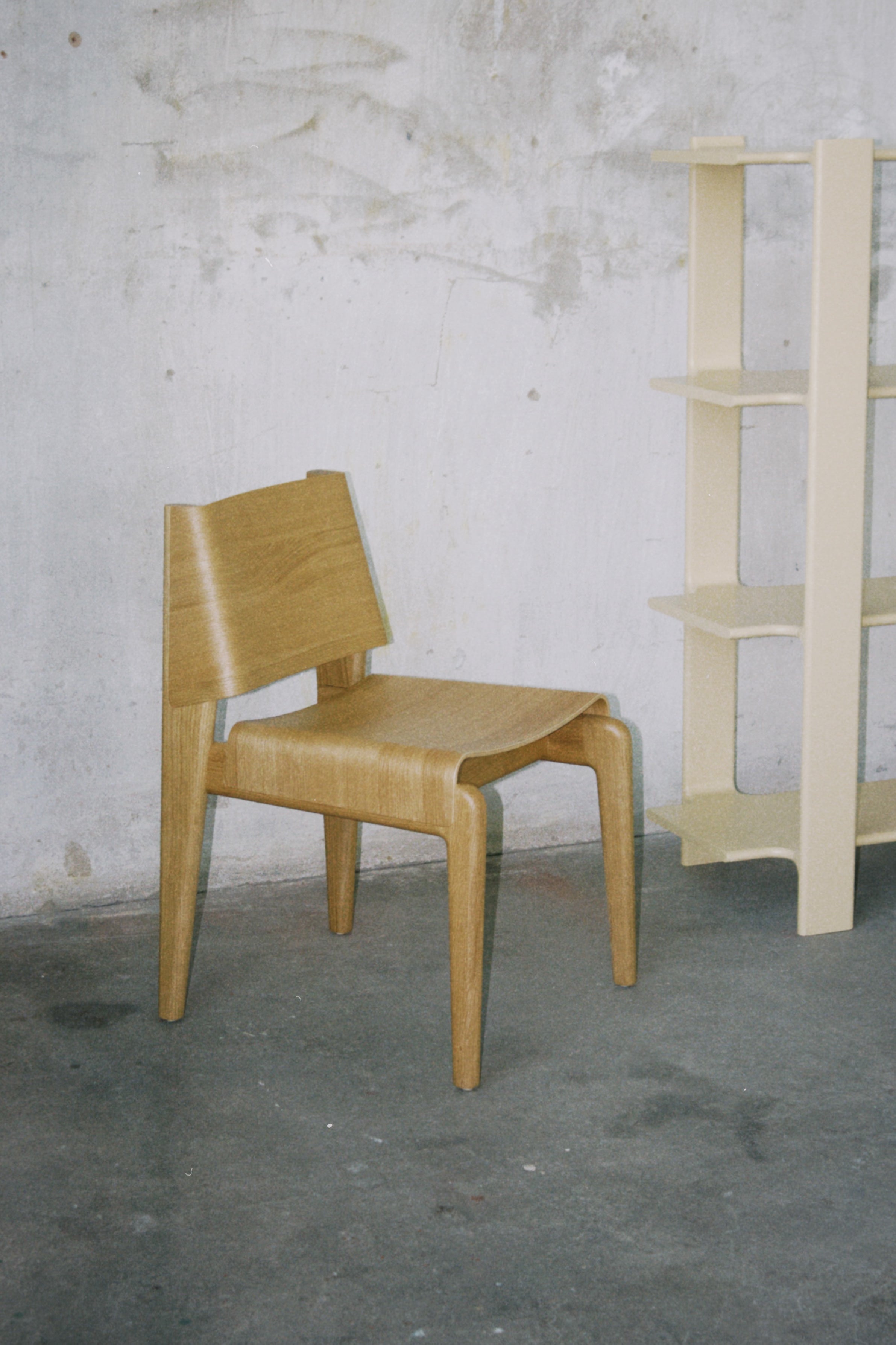 UNDIA Chair Black Oak Wood