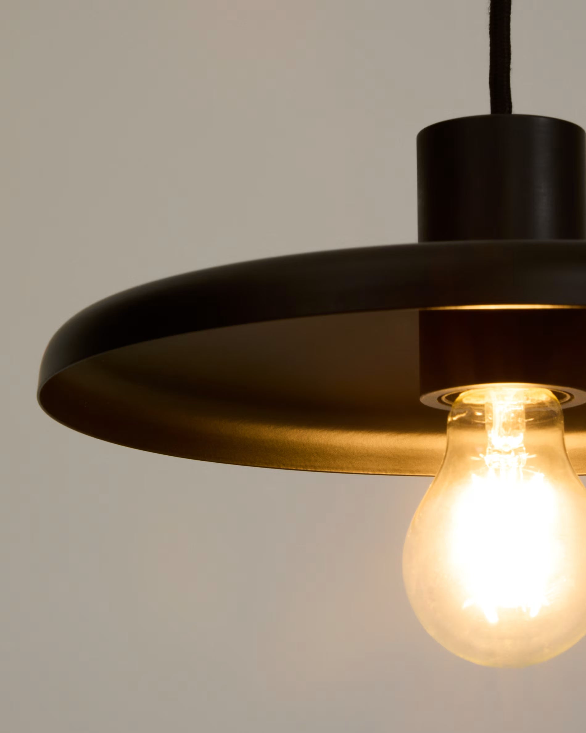 NUVIRA Black Pendant Lamp