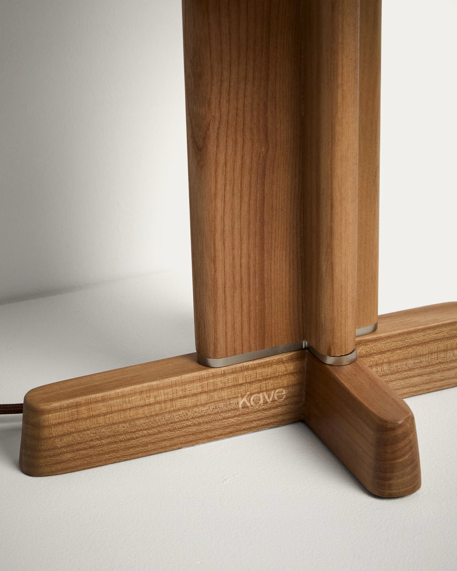 Tischlampe NIANI grau mit Holzfuß