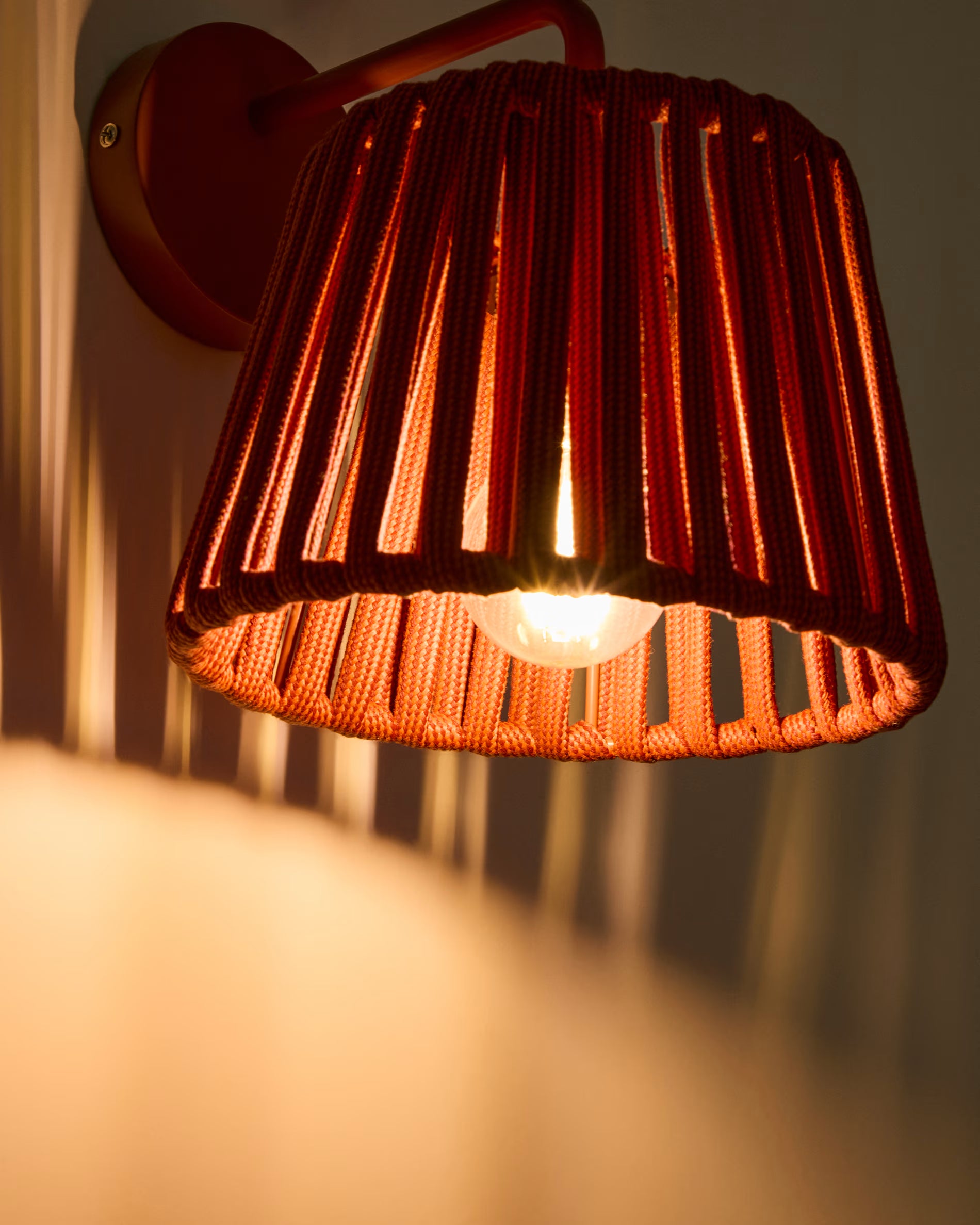 Lampa ogrodowa ścienna solarna ALDET terakota – Kave Home