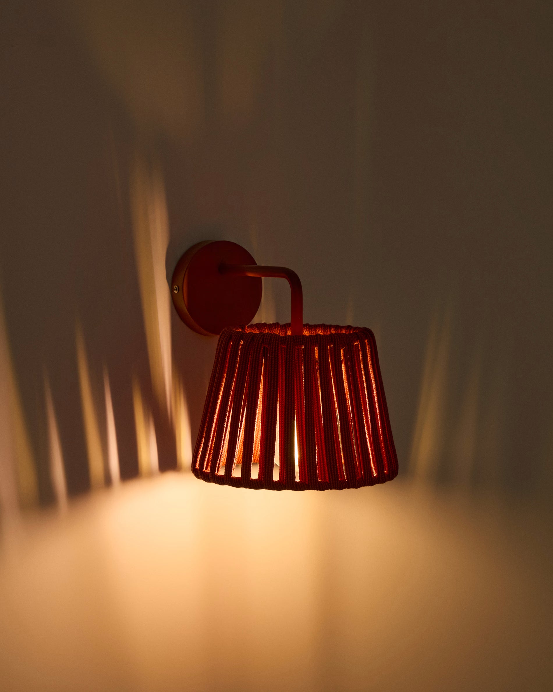 Lampa ogrodowa ścienna solarna ALDET terakota – Kave Home