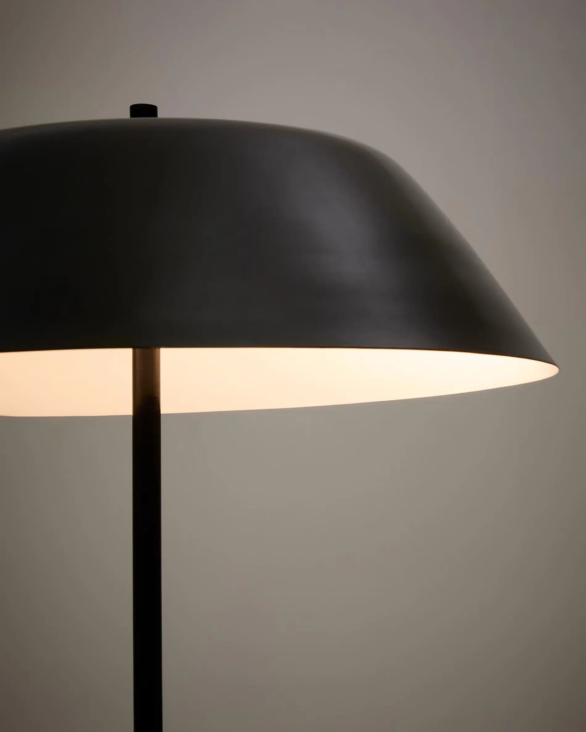 Lampa podłogowa SAYRA czarny – marmur, Kave Home