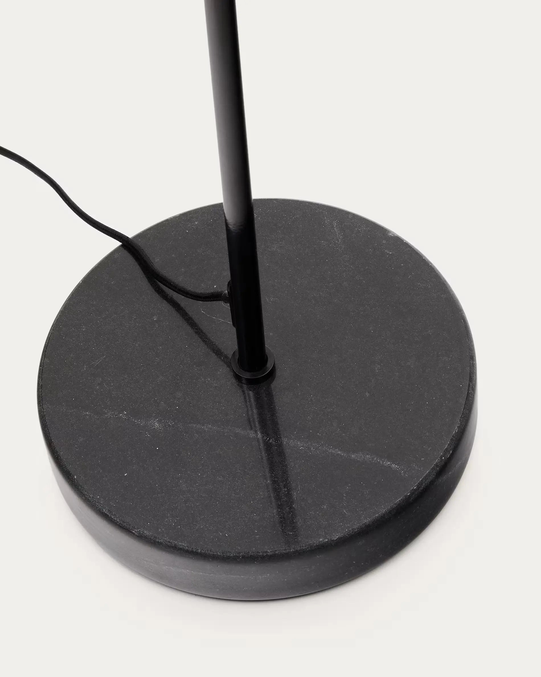 Lampa podłogowa SAYRA czarny – styl minimalistyczny