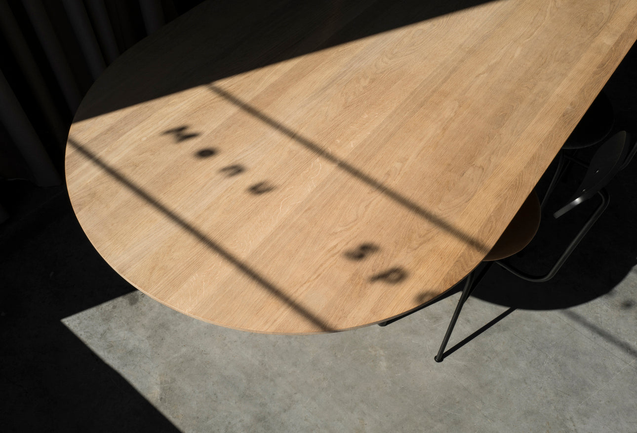 Oval table SNAREGADE black oak veneer
