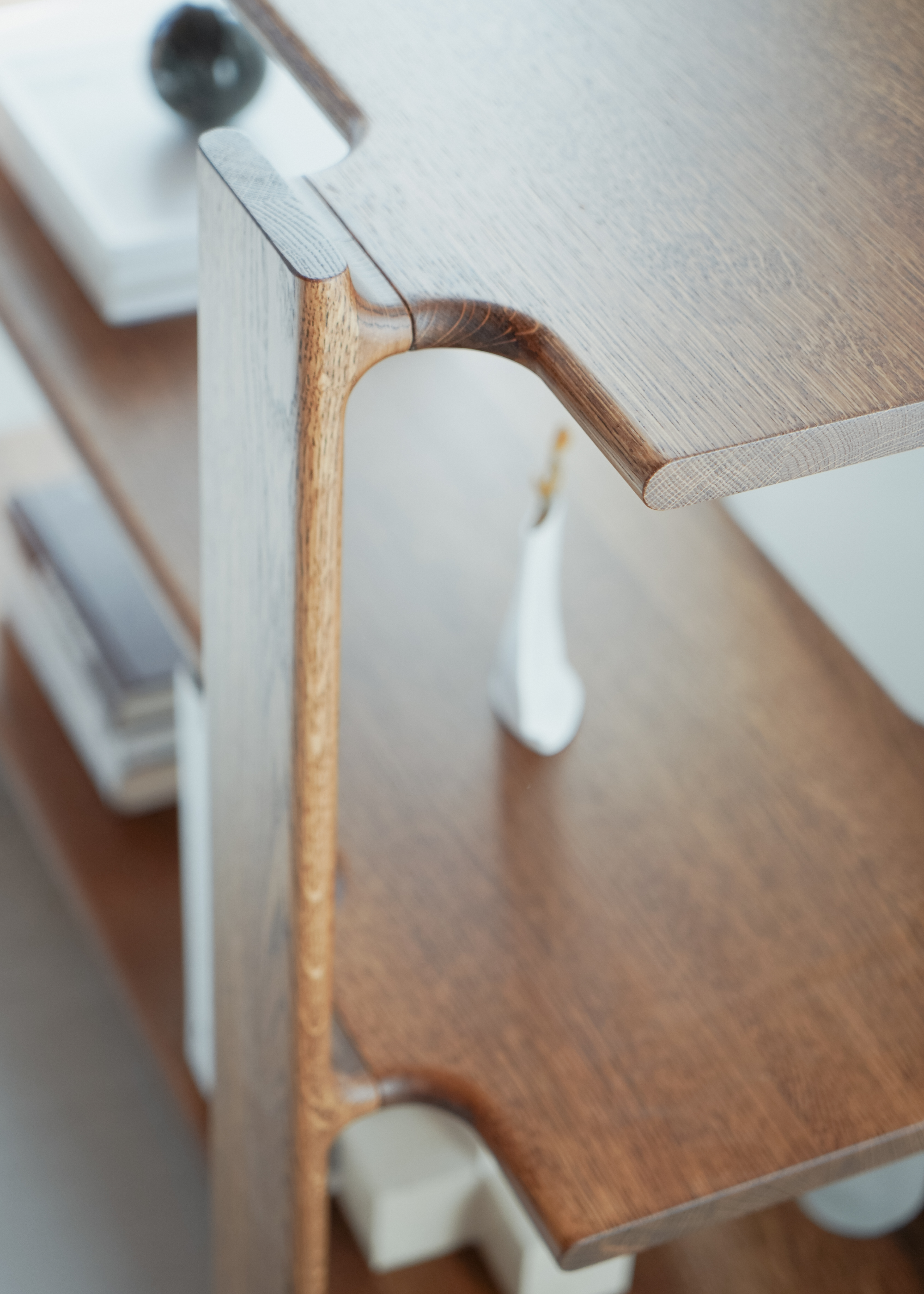 Boekenkast LIGO van zwart eikenhout