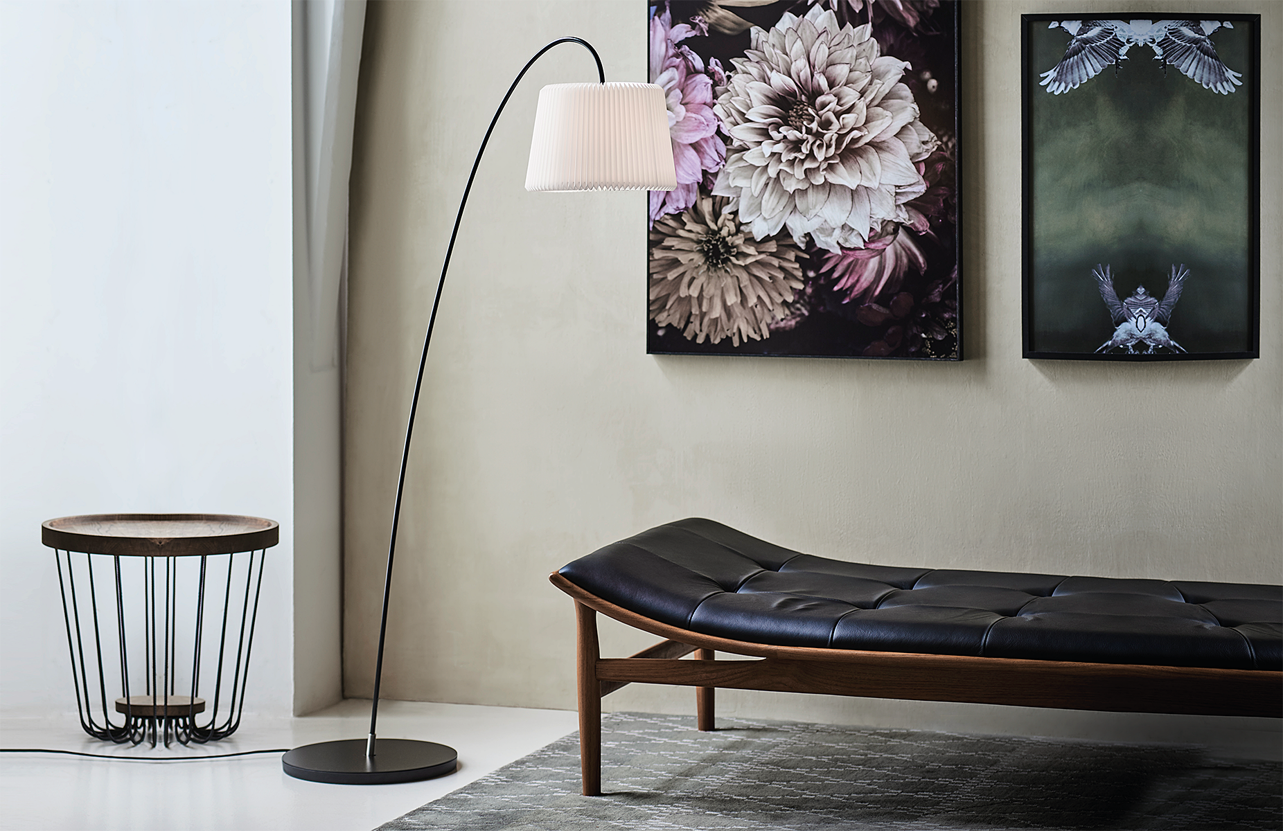 Vloerlamp MODEL 320 SNEEUWBLOEM wit met zwarte voet