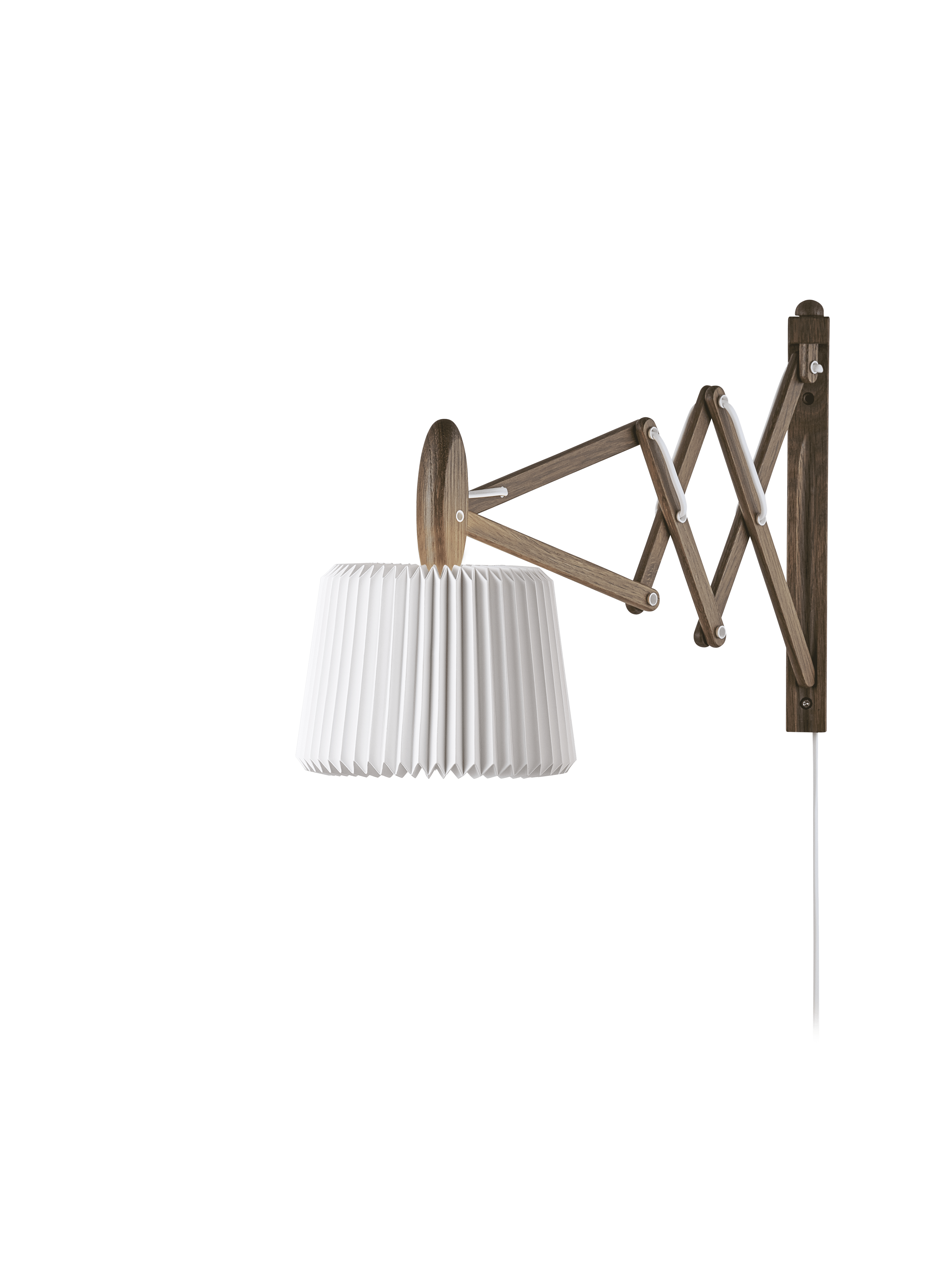 Wandlamp MODEL 223 120 SAX wit met een donkere eiken basis