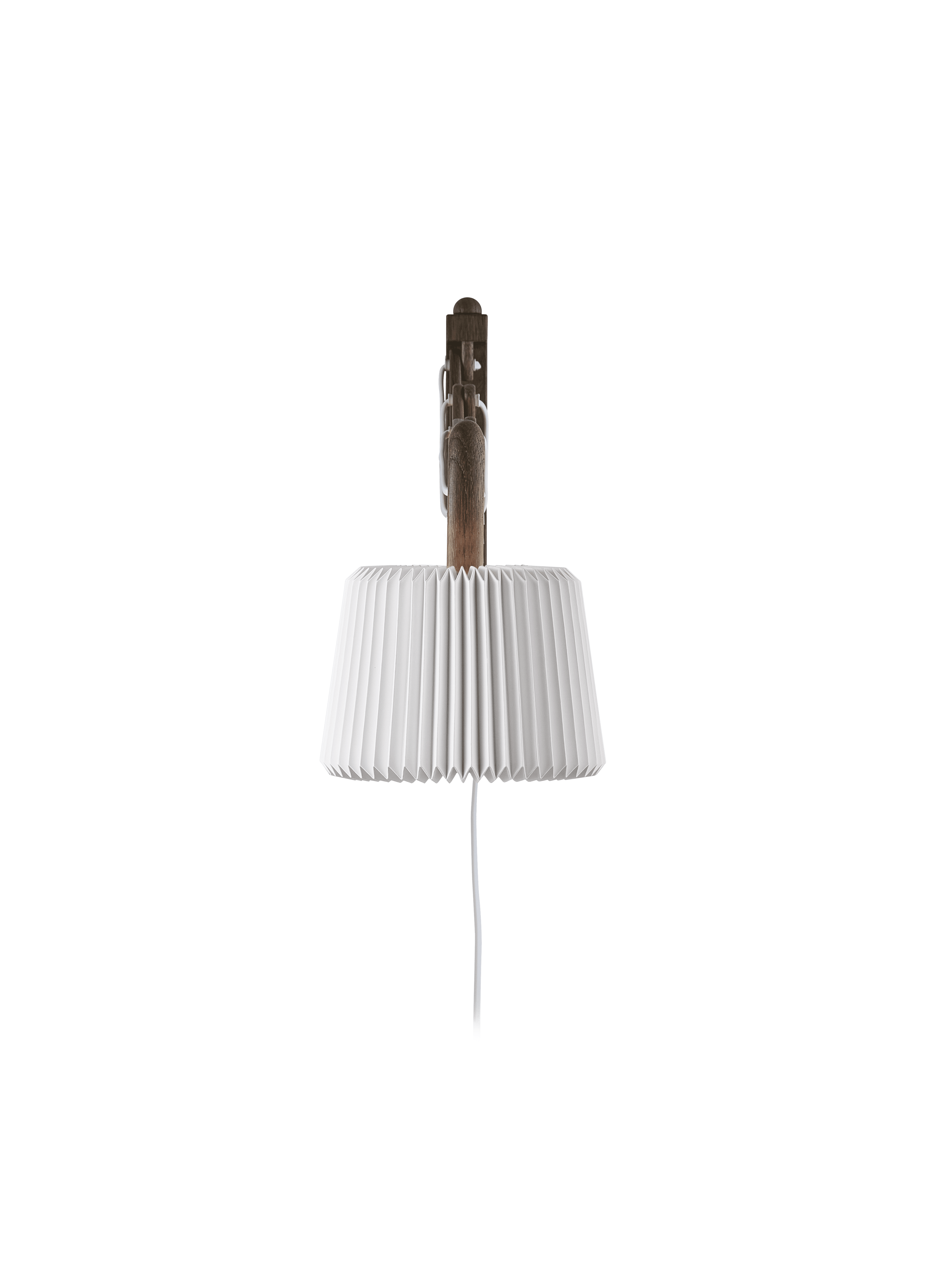 Wandlamp MODEL 223 120 SAX wit met een donkere eiken basis