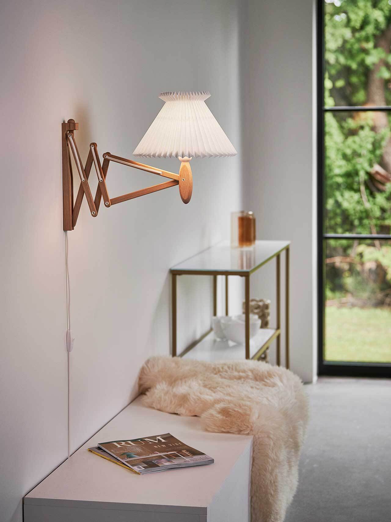 Wall lamp MODEL 224 6/17 SAX white with dark oak base