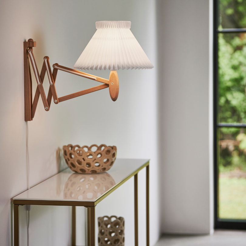 Wall lamp MODEL 224 6/17 SAX white with dark oak base